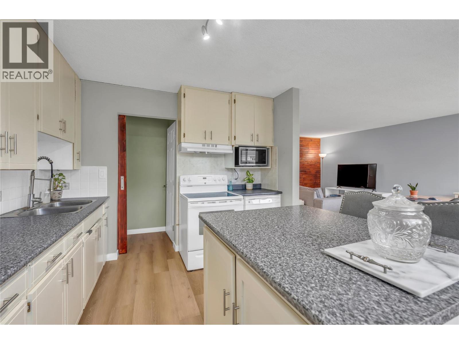 172 Mcgowan Road, Oliver, British Columbia  V0H 1T2 - Photo 7 - 10397323