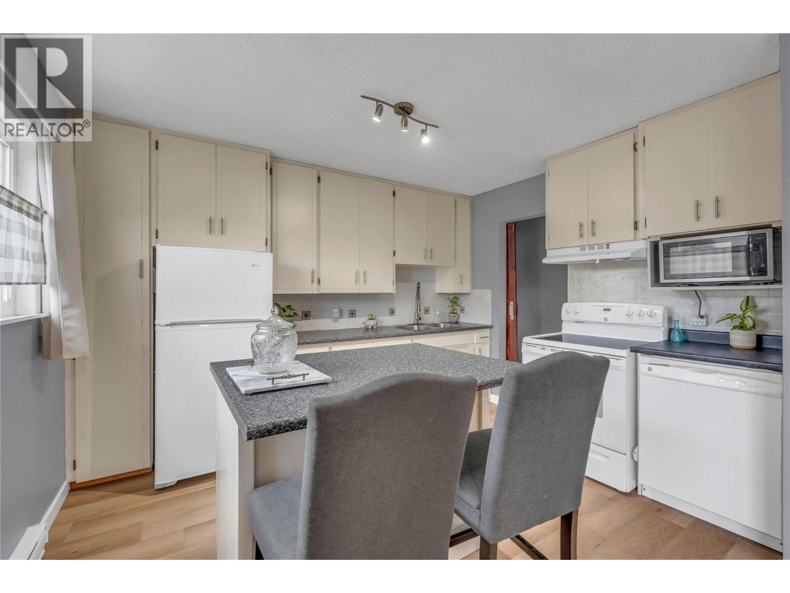 172 Mcgowan Road, Oliver, British Columbia  V0H 1T2 - Photo 8 - 10397323