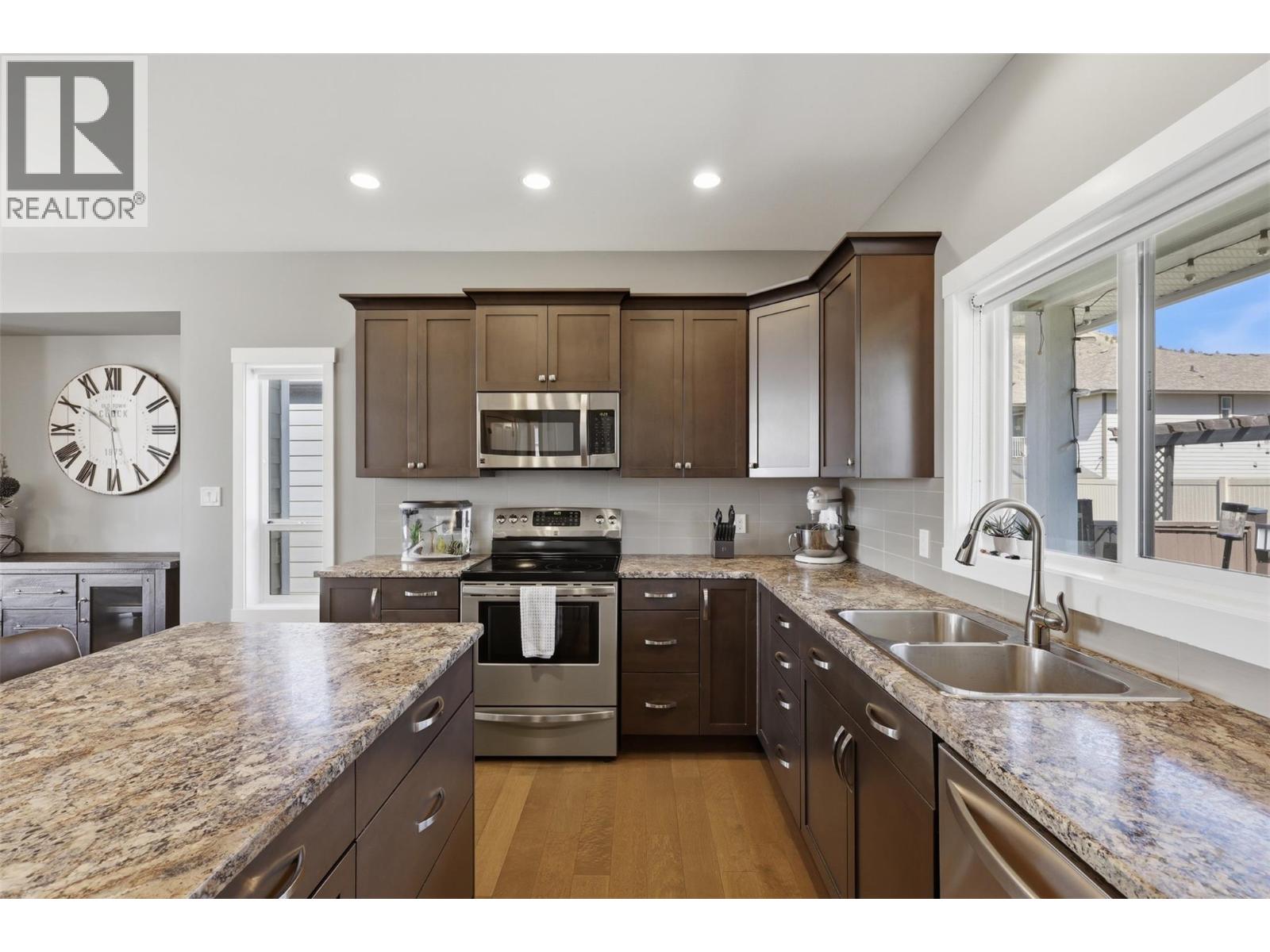 2109 Doubletree Crescent, Kamloops, British Columbia  V2B 0E9 - Photo 4 - 10397206
