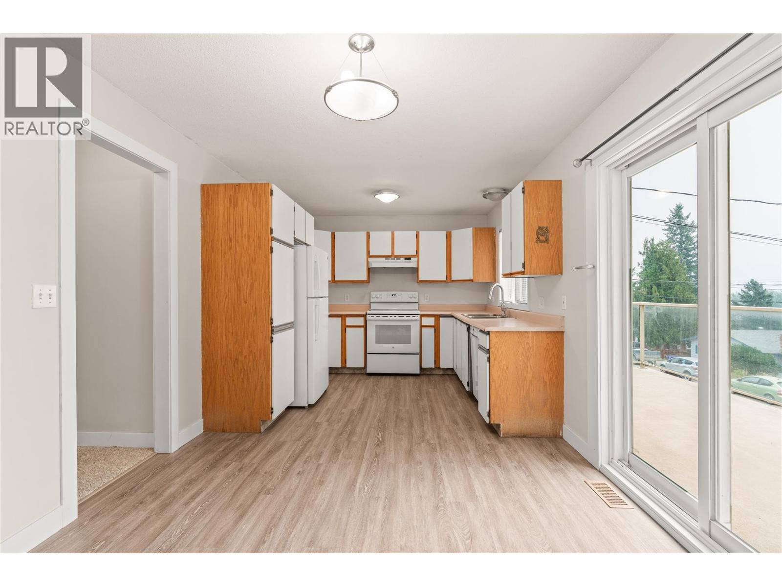 1908 Grandview Avenue, Lumby, British Columbia  V0E 2G0 - Photo 14 - 10397340