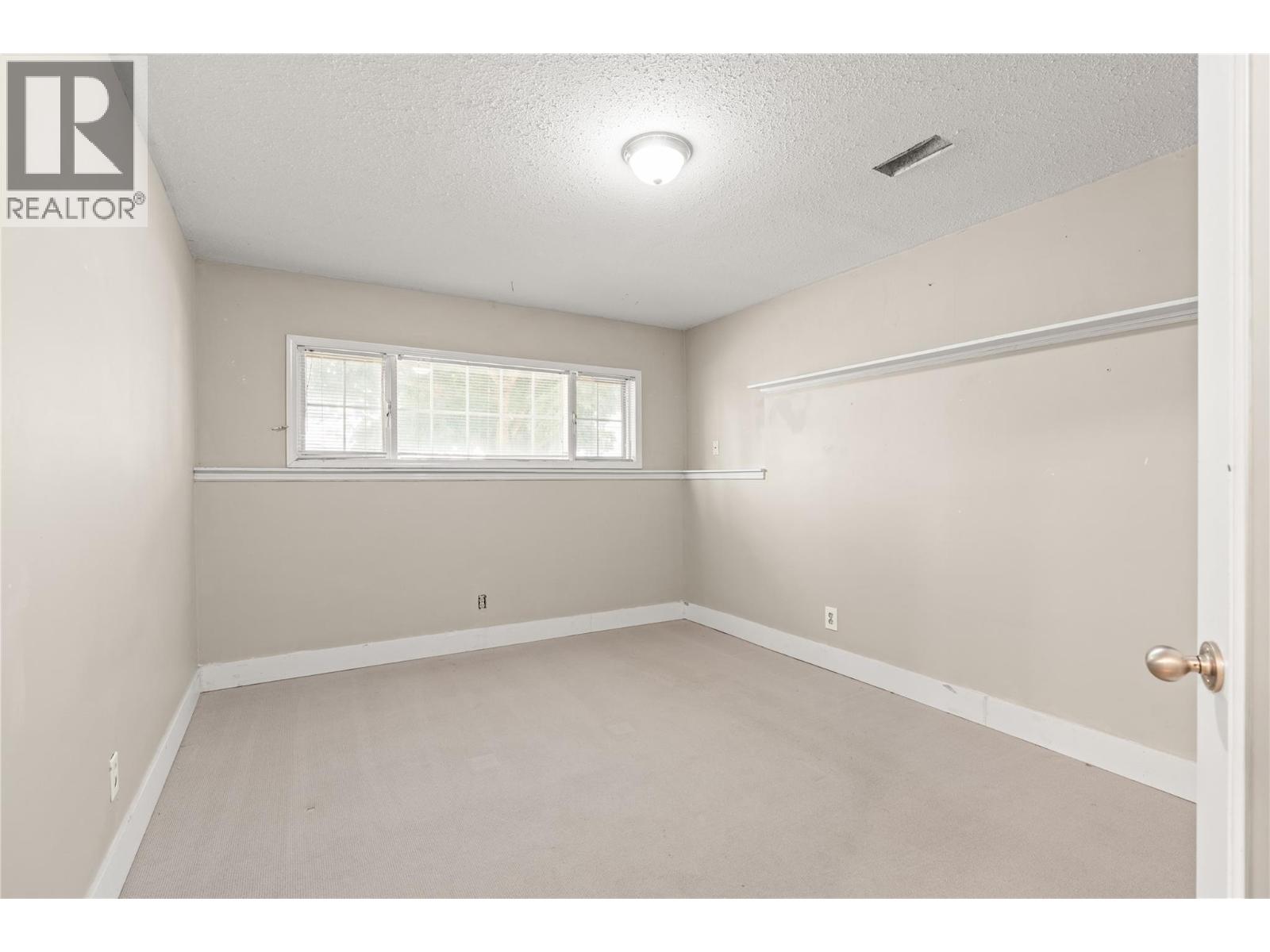 1908 Grandview Avenue, Lumby, British Columbia  V0E 2G0 - Photo 6 - 10397340