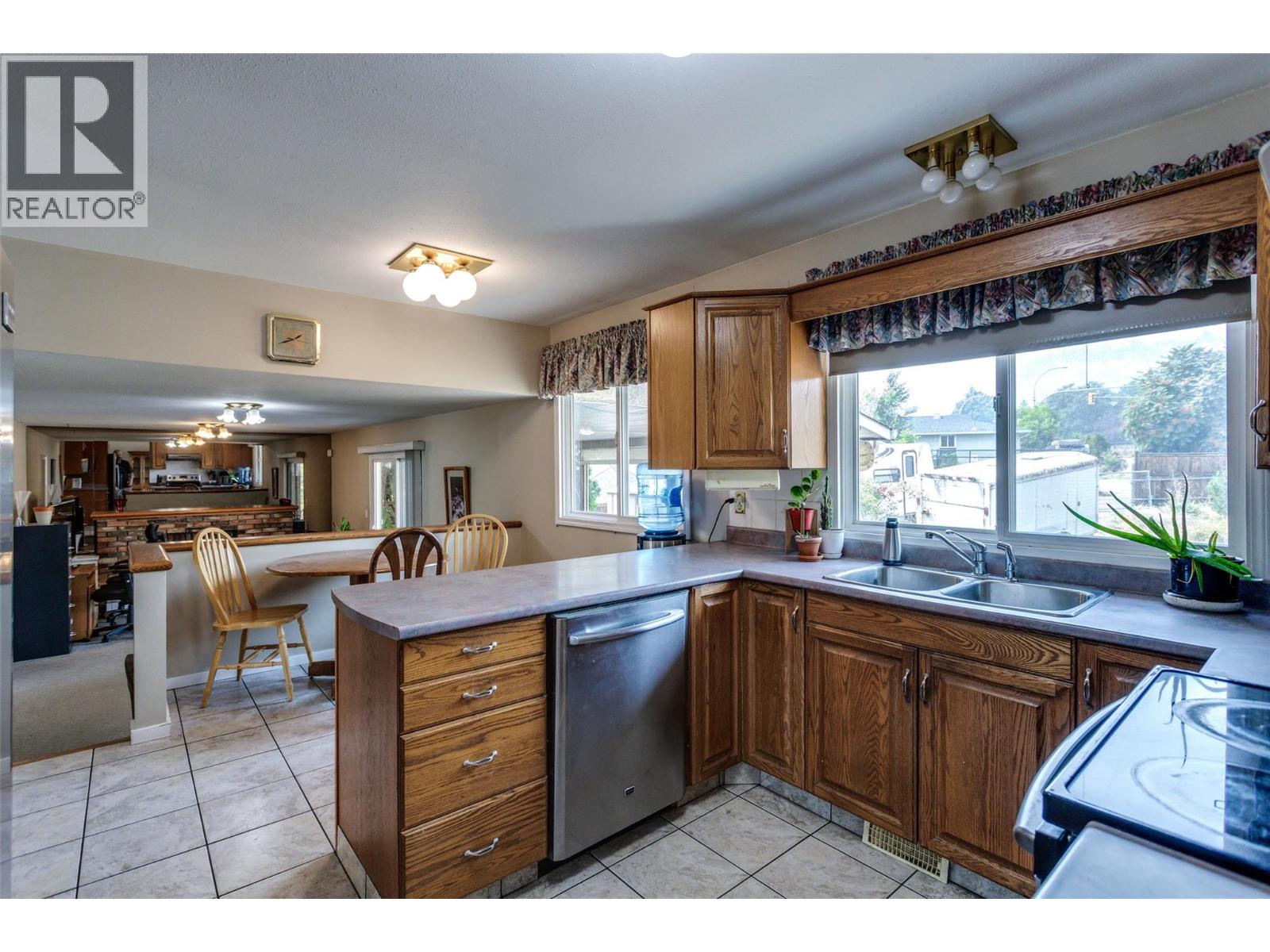 840 Liban Court, Kelowna, British Columbia  V1Y 8B5 - Photo 3 - 10396432