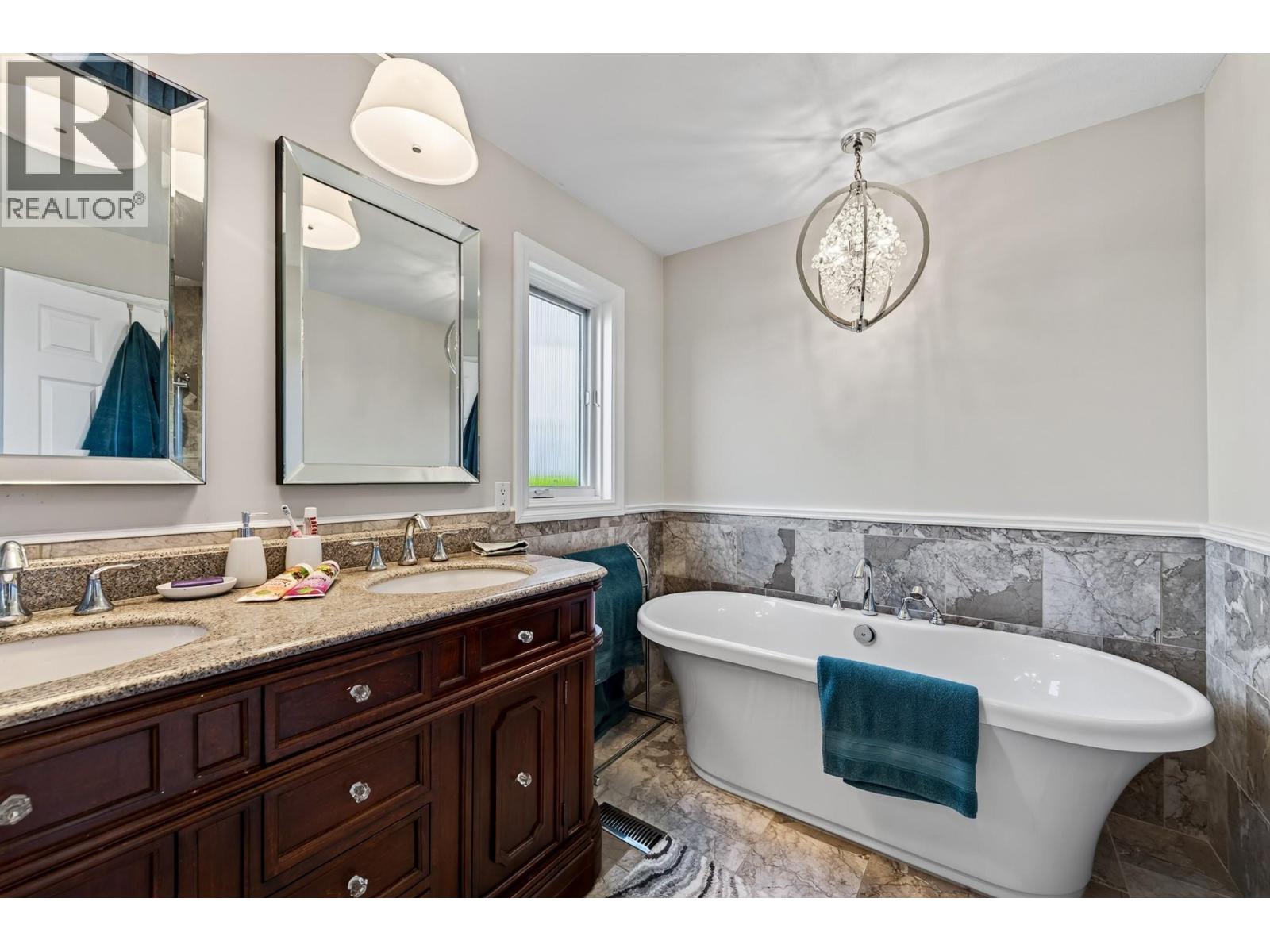 3544 Navatanee Drive, Kamloops, British Columbia  V2H 1S1 - Photo 39 - 10396828