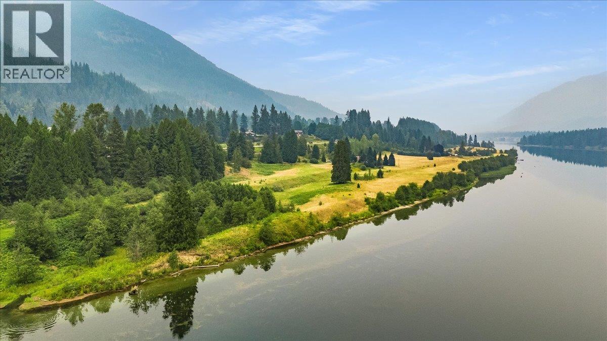 1864 Highway 3a, Castlegar, British Columbia  V1N 4N6 - Photo 1 - 10397290