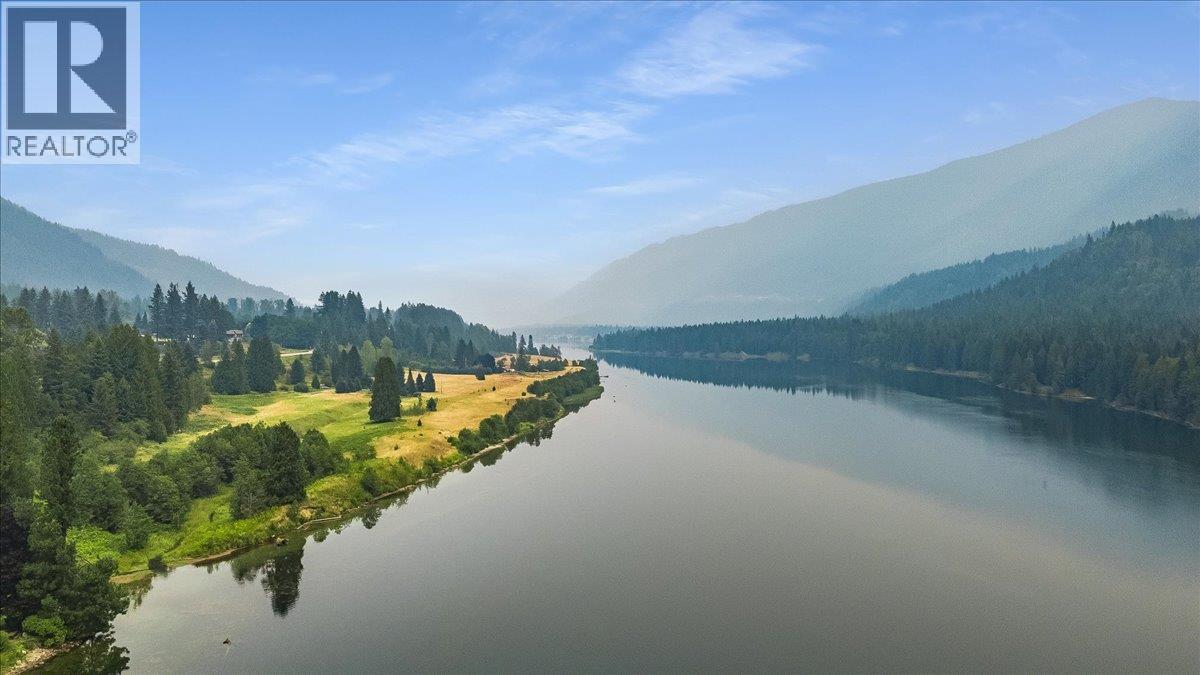 1864 Highway 3a, Castlegar, British Columbia  V1N 4N6 - Photo 2 - 10397290