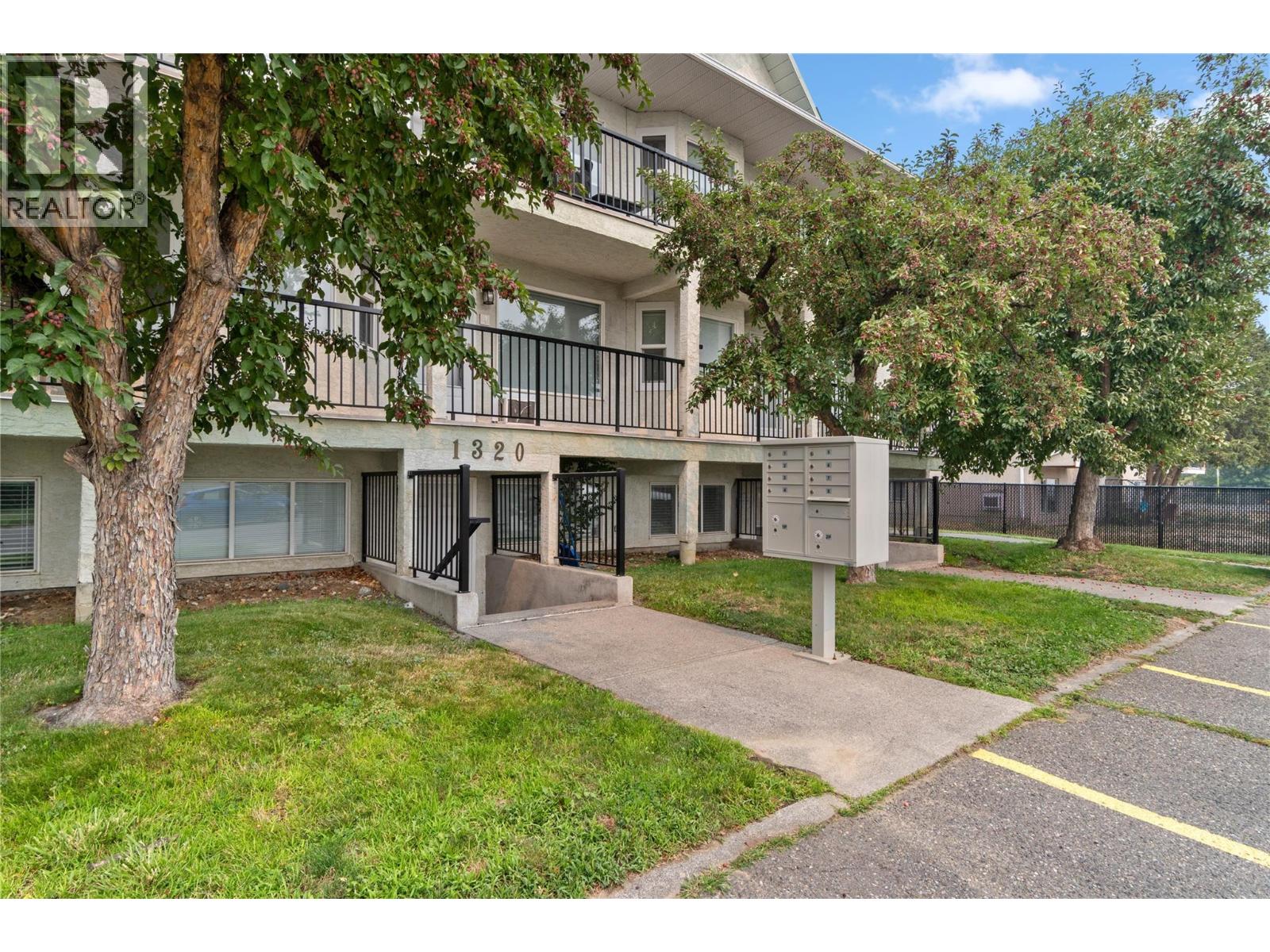 1320 Selkirk Avenue Unit# 4, Kamloops, British Columbia  V2B 1V7 - Photo 2 - 10397309