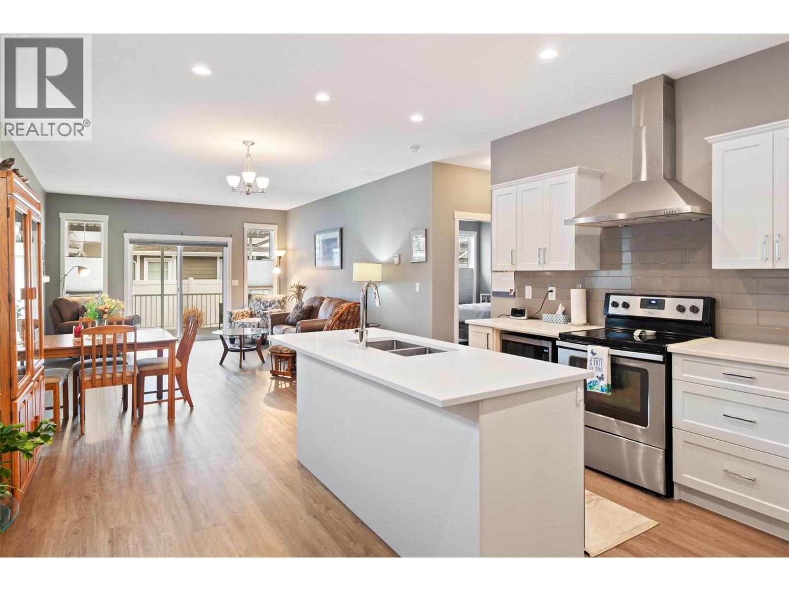 351 Warren Avenue W Unit# 42, Penticton, British Columbia  V2A 3N2 - Photo 3 - 10397373