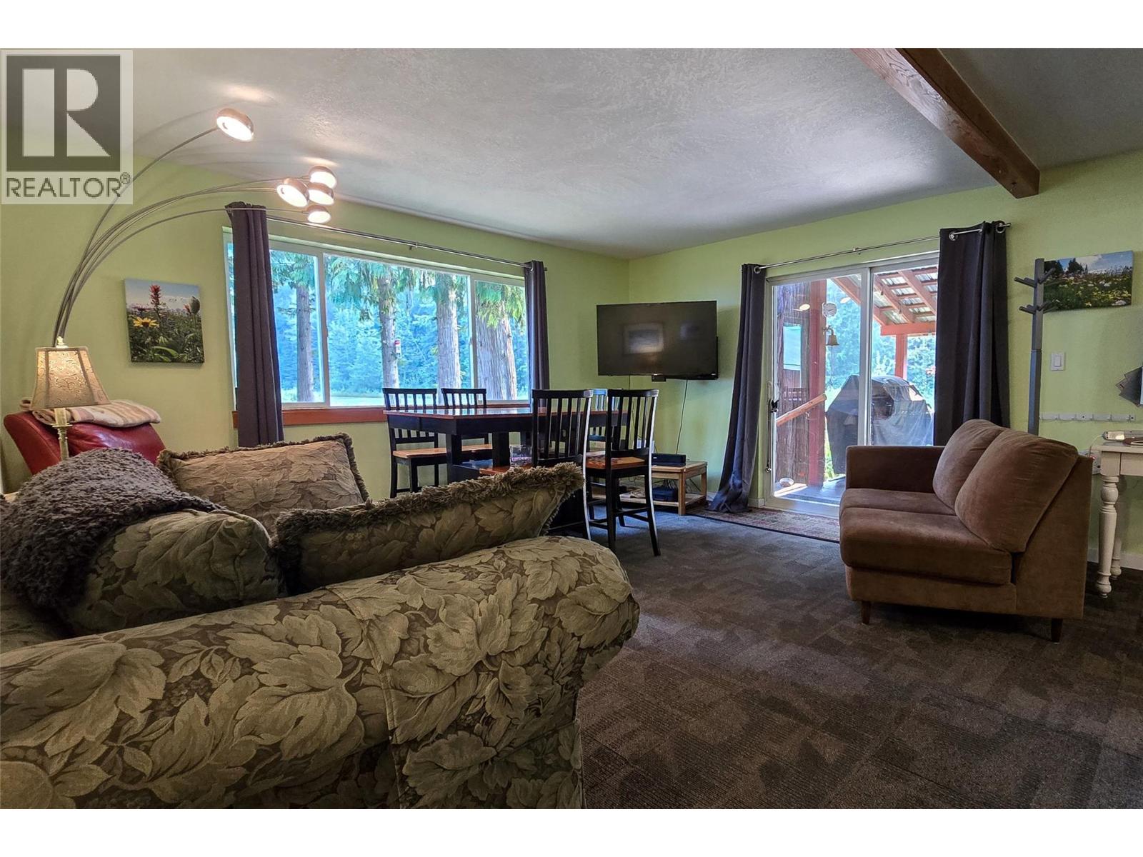 475 Westside Road, Trout Lake, British Columbia  V0G 1R2 - Photo 11 - 10397277