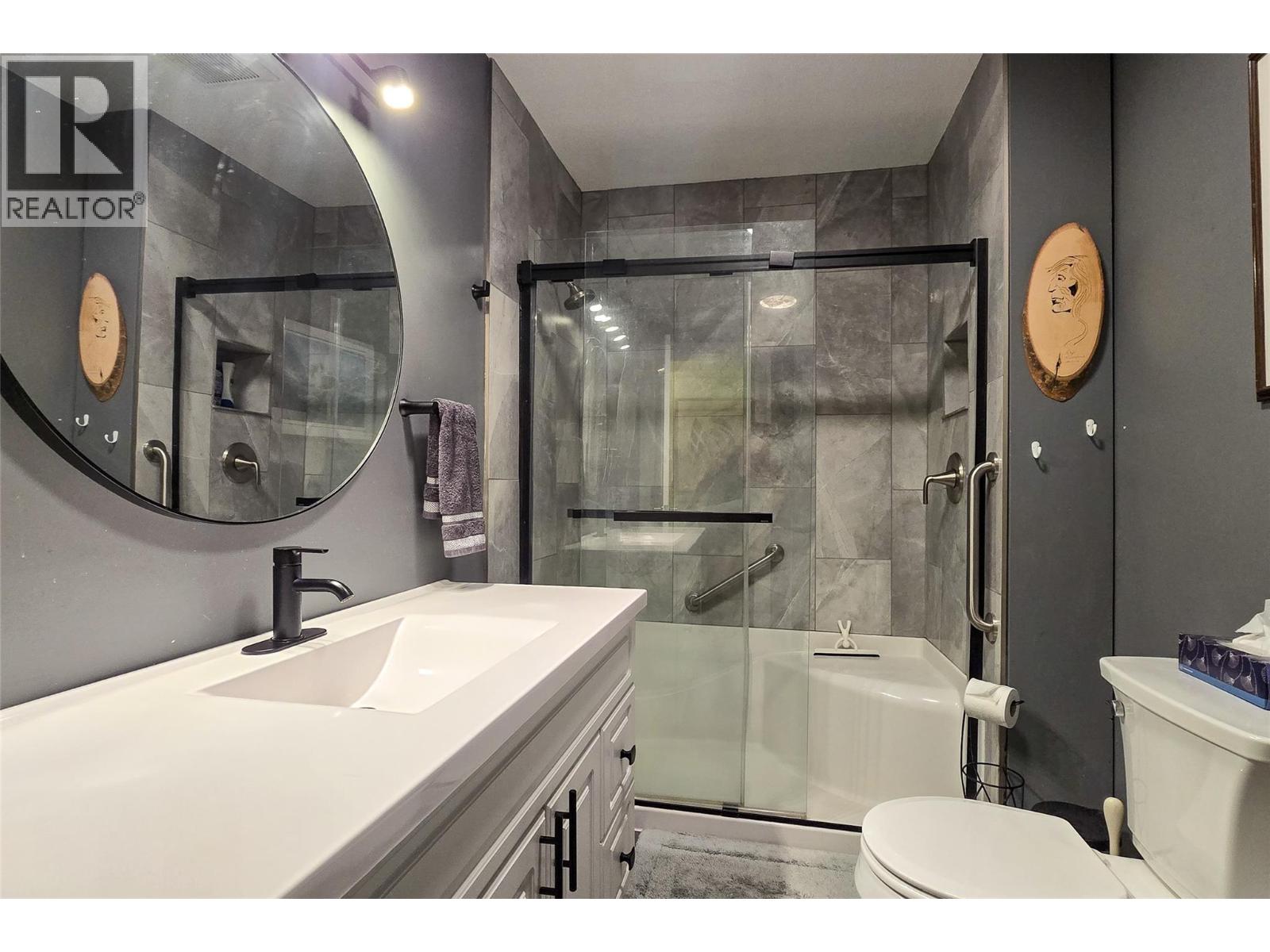 475 Westside Road, Trout Lake, British Columbia  V0G 1R2 - Photo 17 - 10397277
