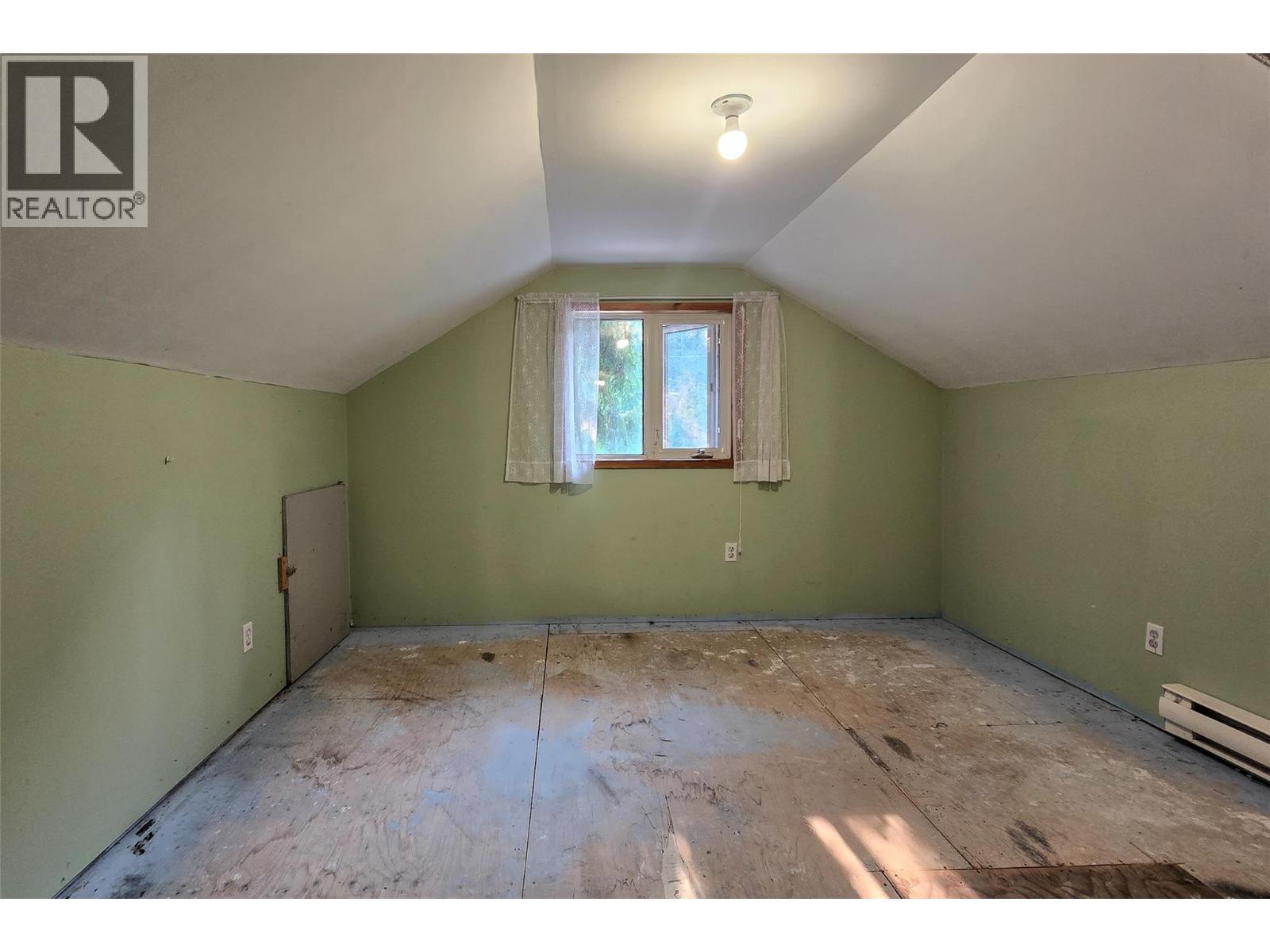 475 Westside Road, Trout Lake, British Columbia  V0G 1R2 - Photo 21 - 10397277