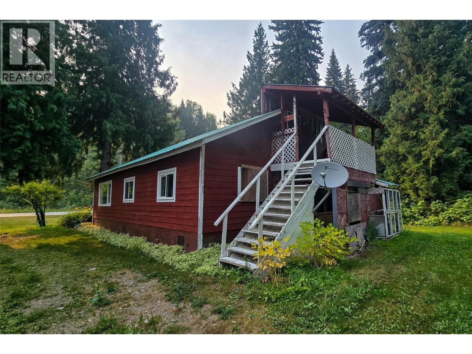 475 Westside Road, Trout Lake, British Columbia  V0G 1R2 - Photo 26 - 10397277