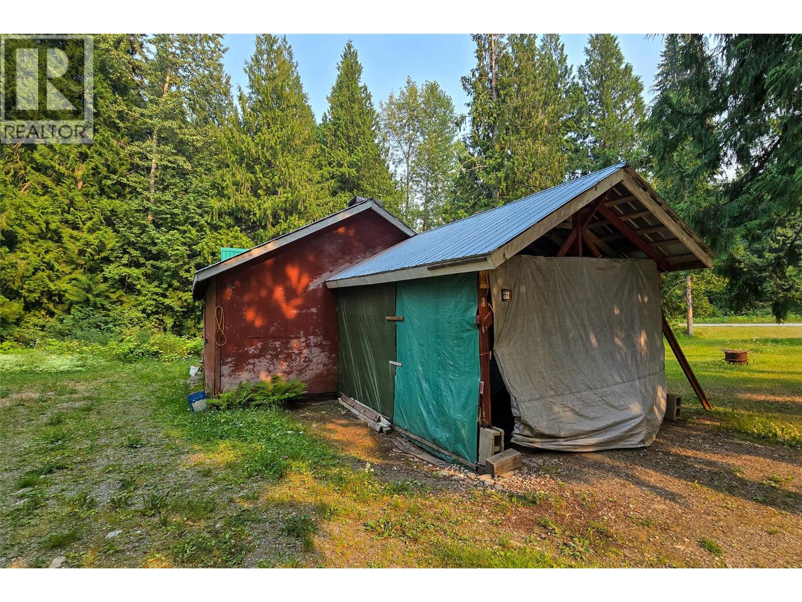 475 Westside Road, Trout Lake, British Columbia  V0G 1R2 - Photo 29 - 10397277