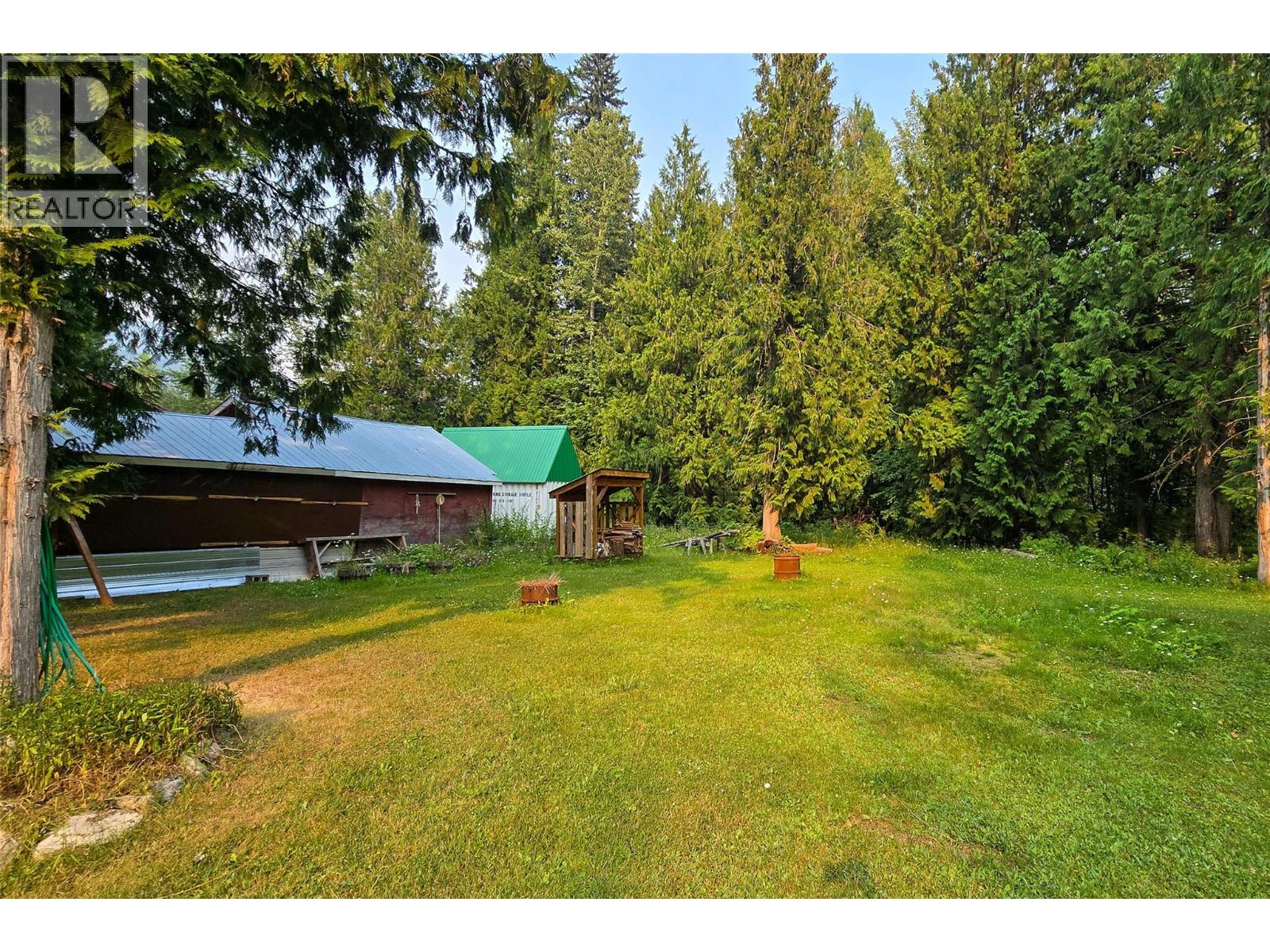 475 Westside Road, Trout Lake, British Columbia  V0G 1R2 - Photo 31 - 10397277