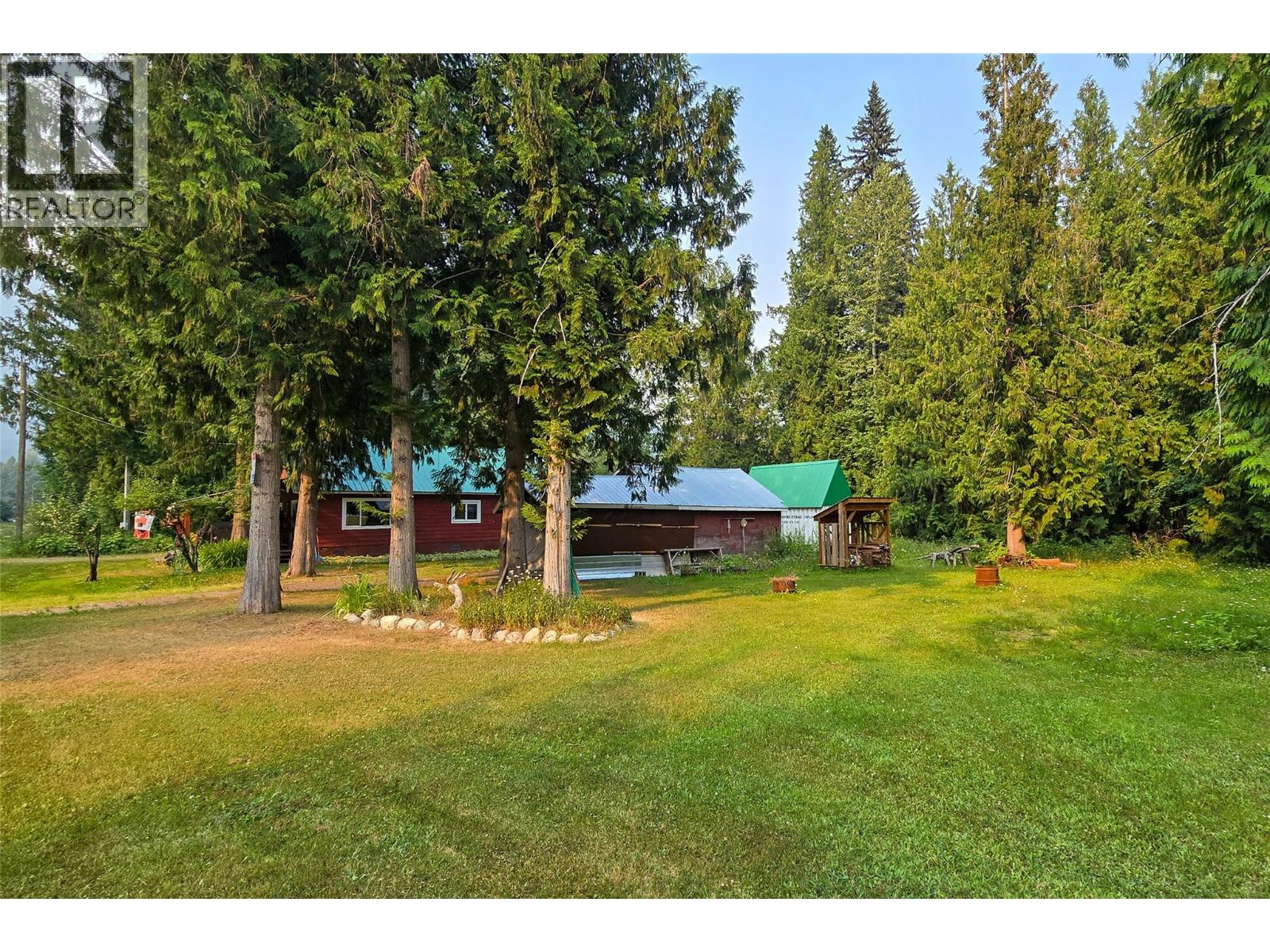 475 Westside Road, Trout Lake, British Columbia  V0G 1R2 - Photo 32 - 10397277