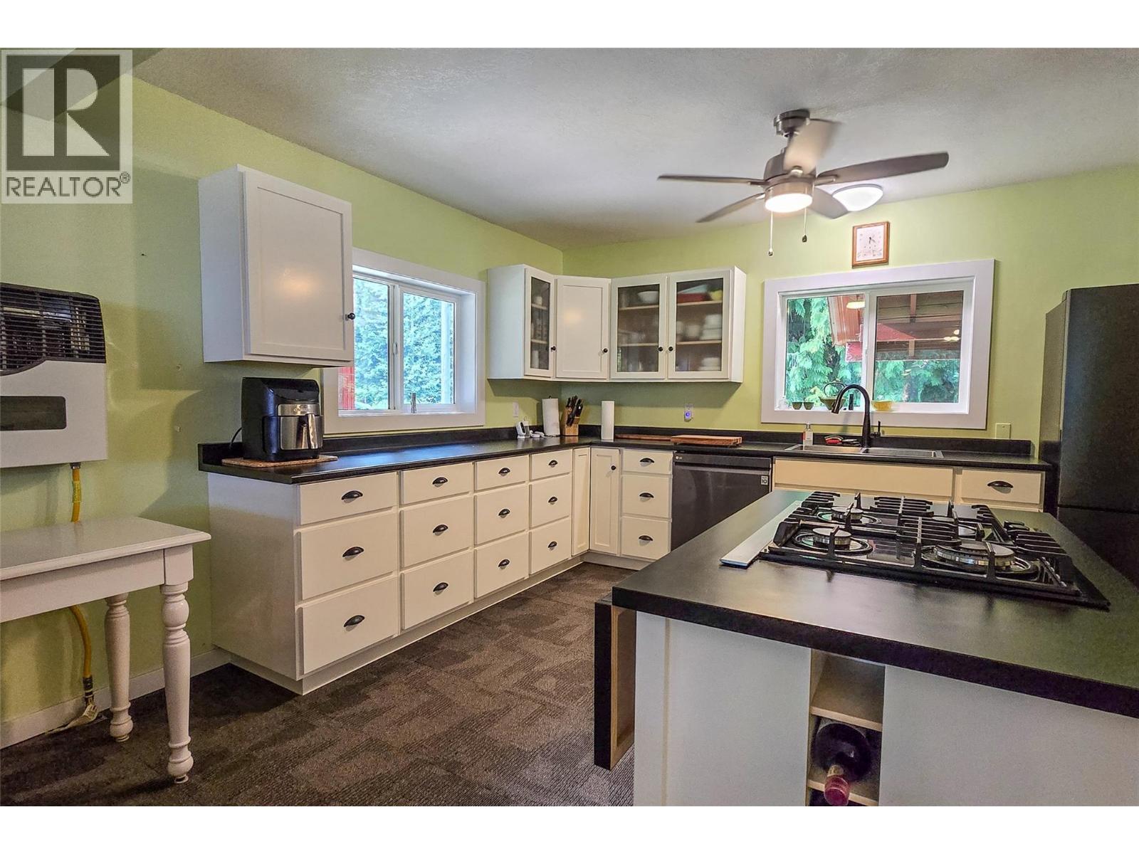 475 Westside Road, Trout Lake, British Columbia  V0G 1R2 - Photo 5 - 10397277