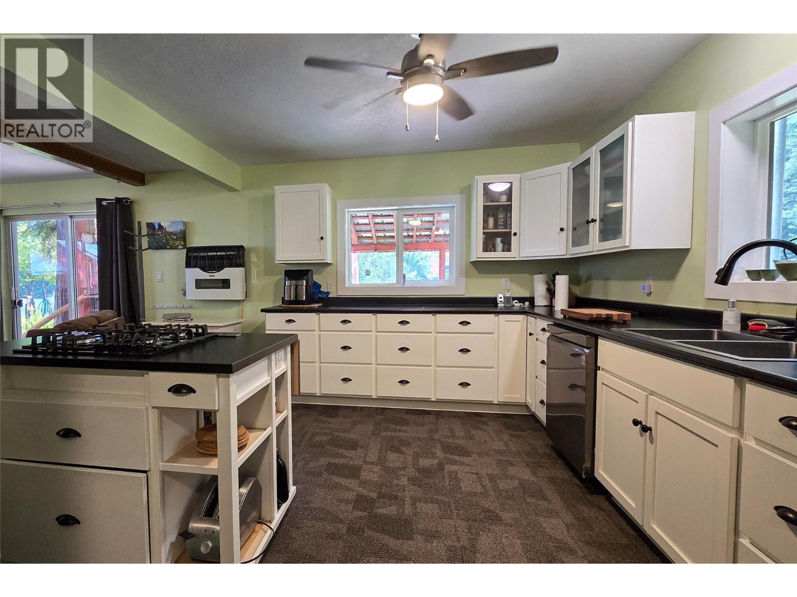 475 Westside Road, Trout Lake, British Columbia  V0G 1R2 - Photo 6 - 10397277