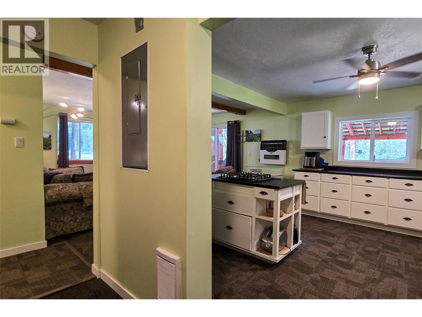 475 Westside Road, Trout Lake, British Columbia  V0G 1R2 - Photo 9 - 10397277