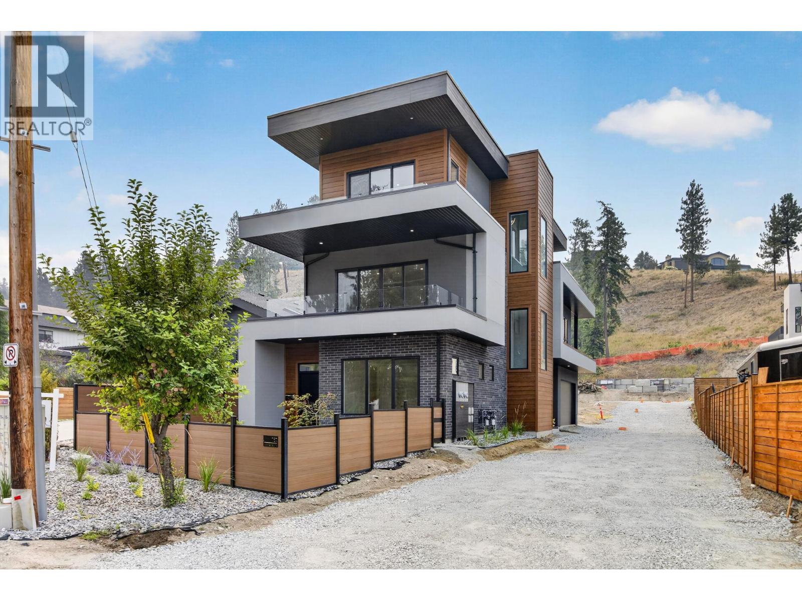 757 Barnaby Road Unit# 1, Kelowna, British Columbia  V1W 4N9 - Photo 1 - 10397265