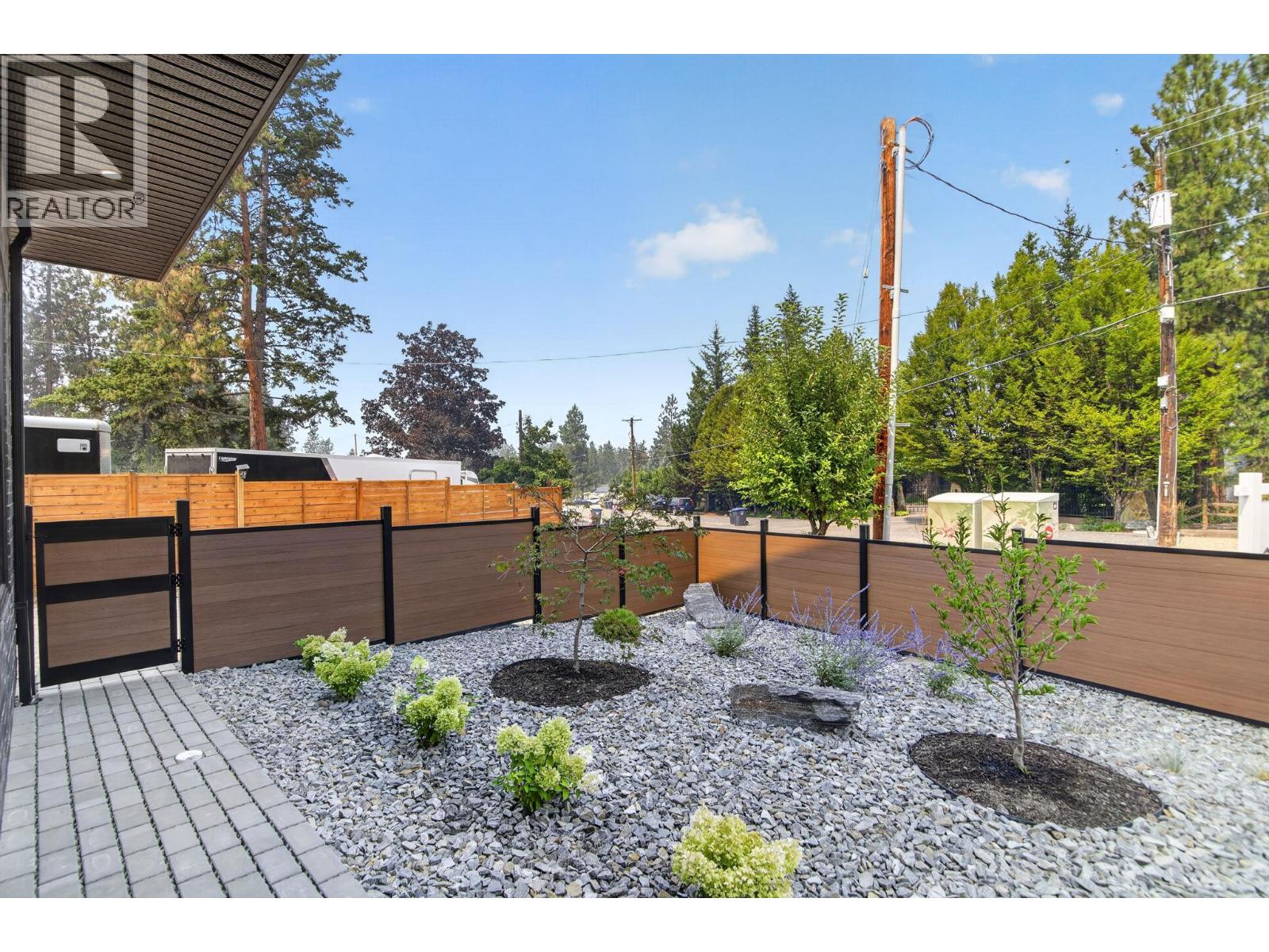 757 Barnaby Road Unit# 1, Kelowna, British Columbia  V1W 4N9 - Photo 2 - 10397265