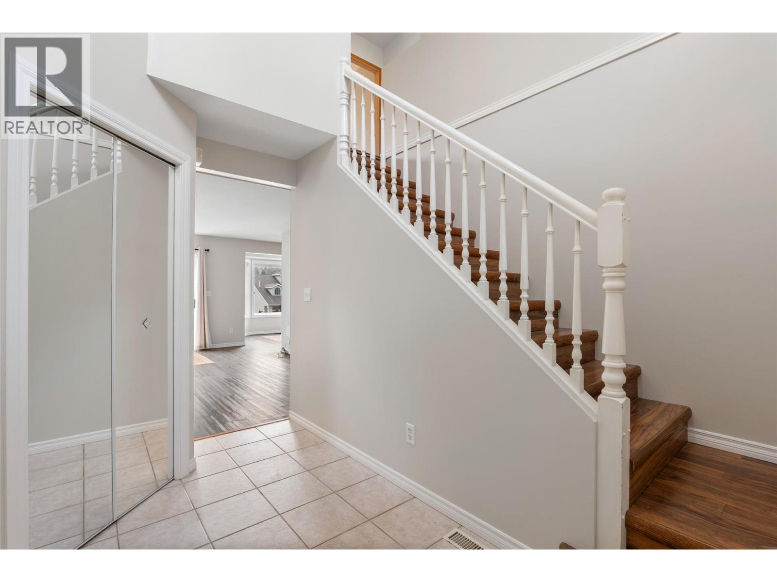1750 Mckinley Court Unit# 6, Kamloops, British Columbia  V2E 2N5 - Photo 2 - 10397361