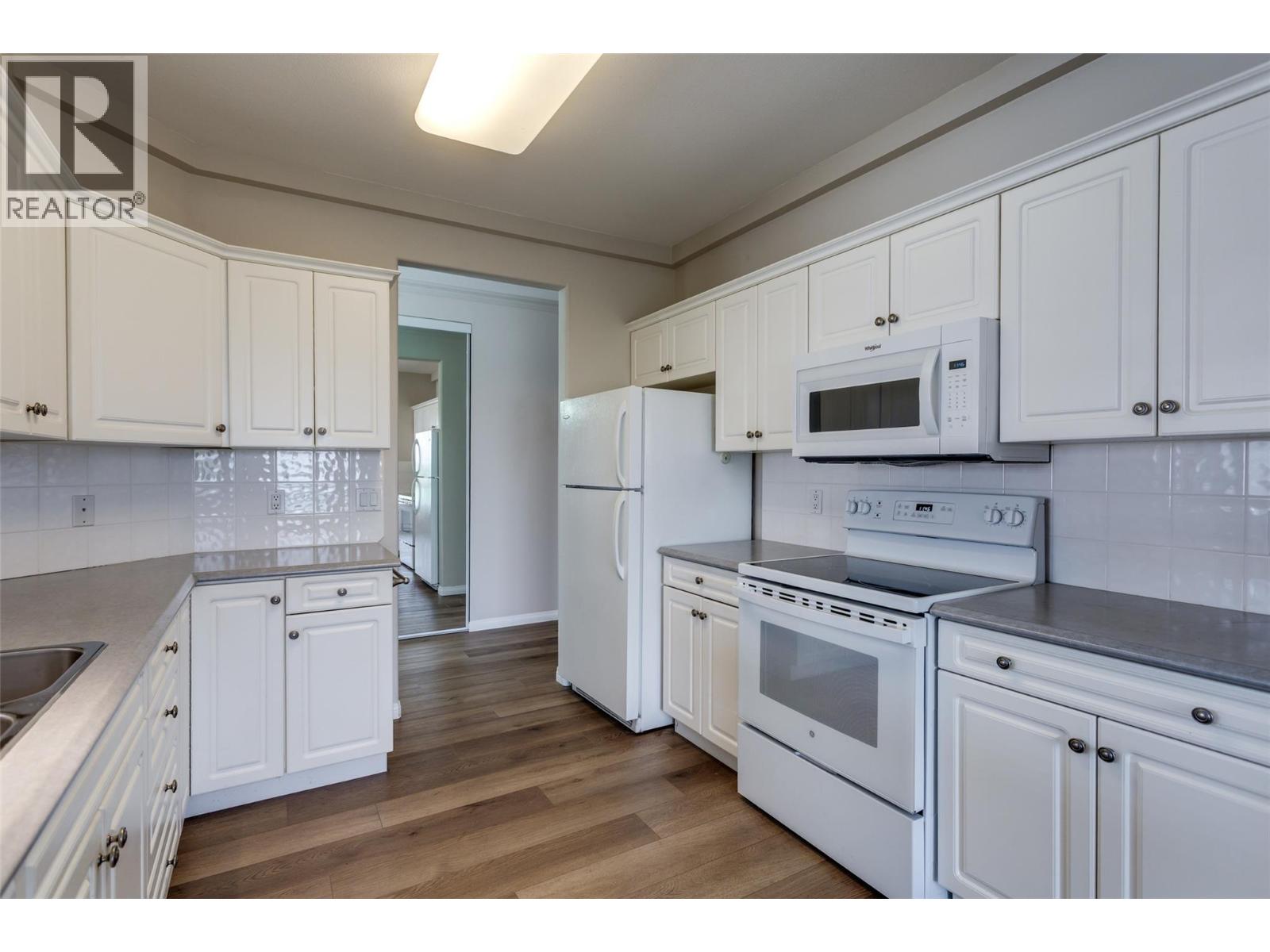 1962 Enterprise Way Unit# 401, Kelowna, British Columbia  V1Y 9S6 - Photo 3 - 10396429