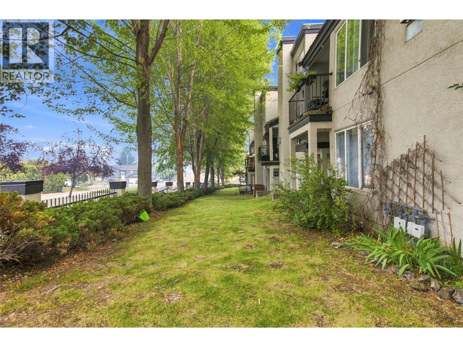 411 Aberdeen Drive Unit# 7, Kamloops, British Columbia  V1S 1X2 - Photo 3 - 10397380