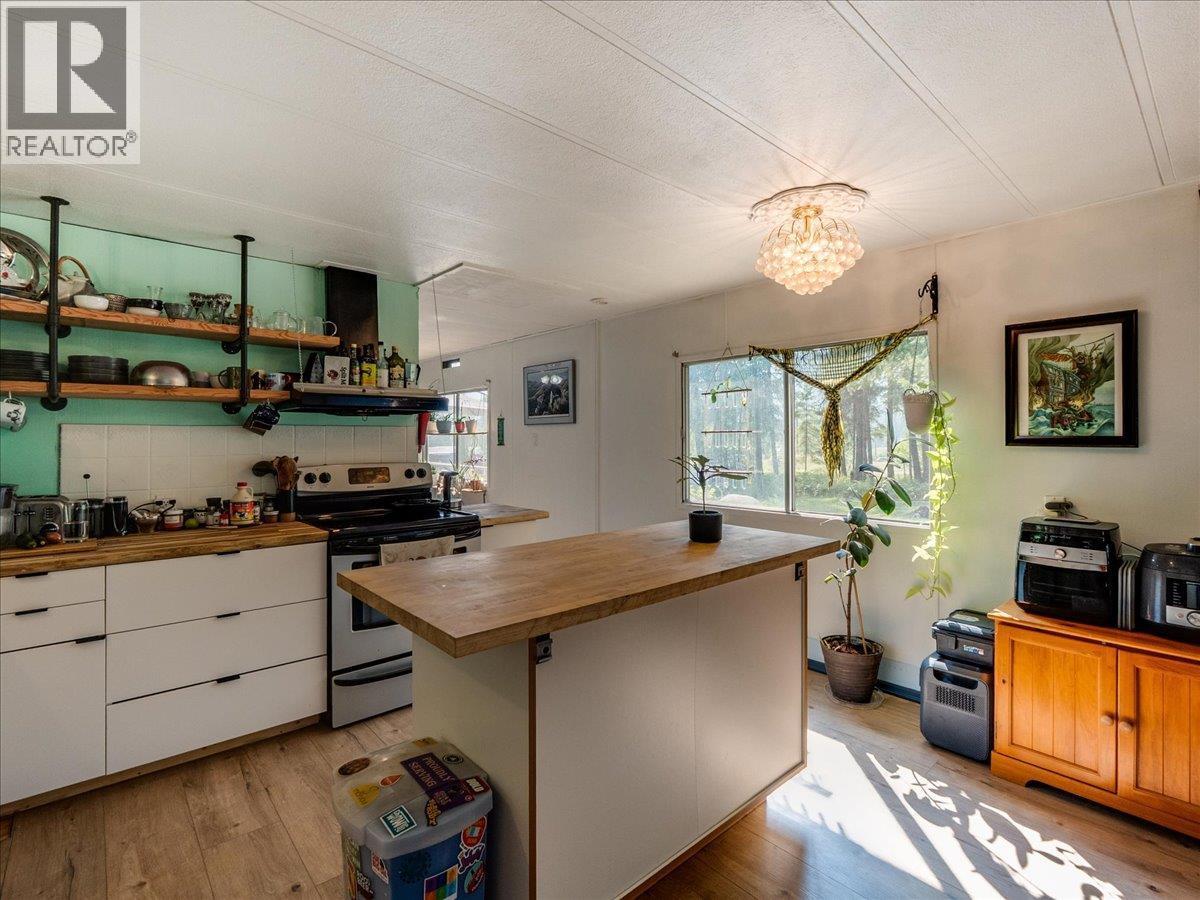 8864 Slocan  S Road, Slocan, British Columbia  V0G 2C0 - Photo 13 - 10397378