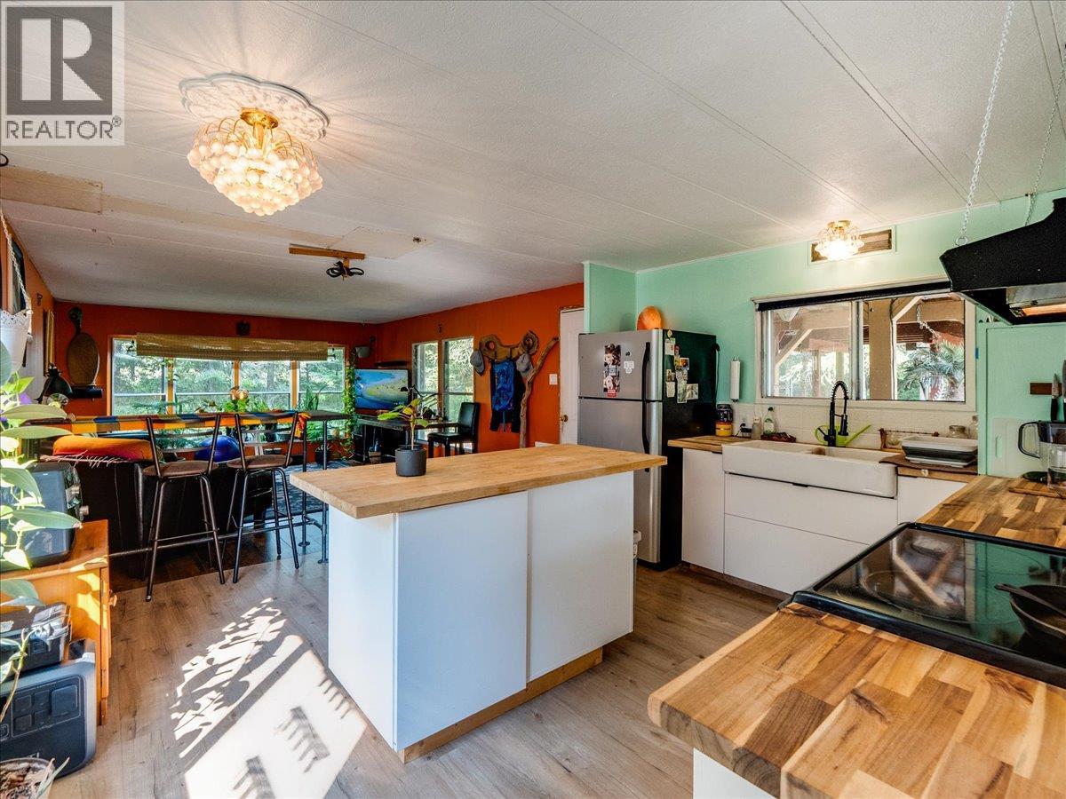 8864 Slocan  S Road, Slocan, British Columbia  V0G 2C0 - Photo 17 - 10397378