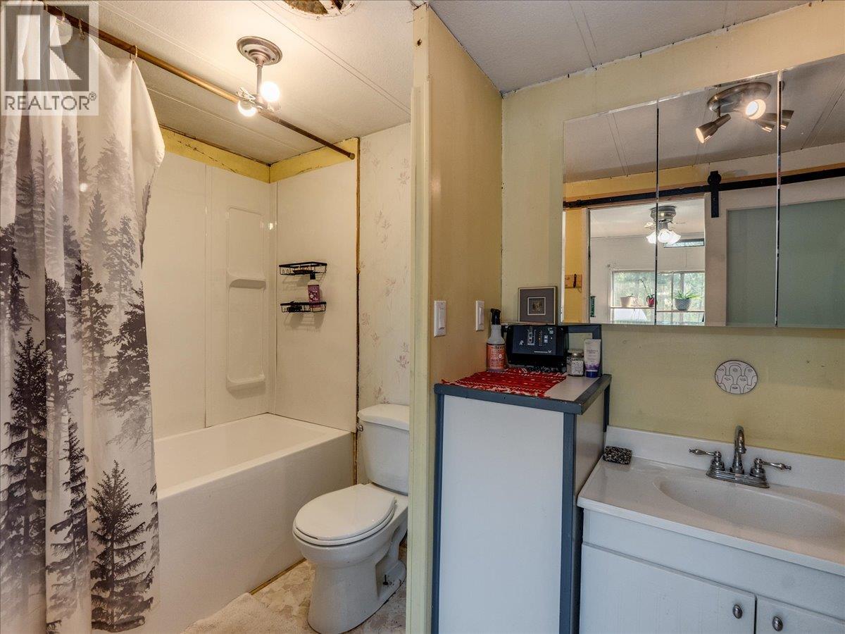8864 Slocan  S Road, Slocan, British Columbia  V0G 2C0 - Photo 19 - 10397378