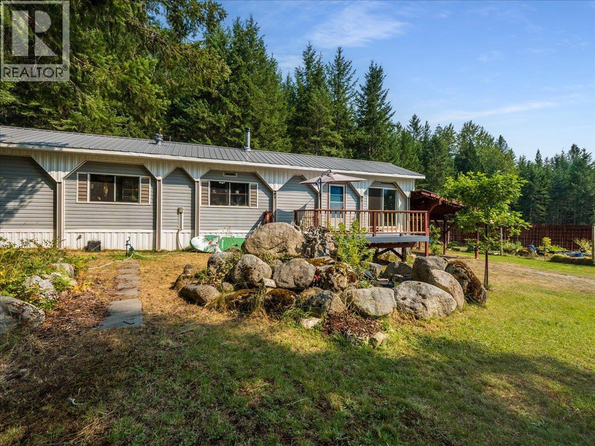 8864 Slocan  S Road, Slocan, British Columbia  V0G 2C0 - Photo 39 - 10397378