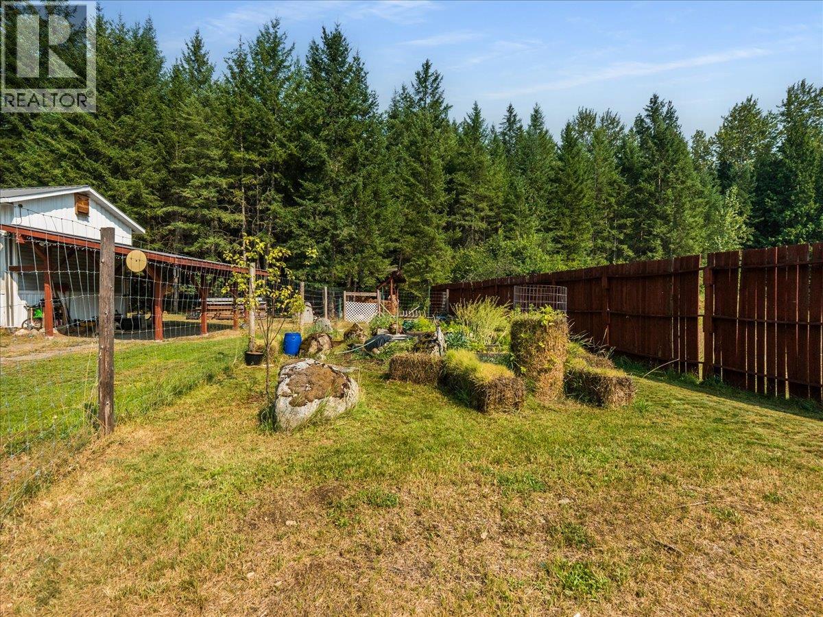 8864 Slocan  S Road, Slocan, British Columbia  V0G 2C0 - Photo 46 - 10397378