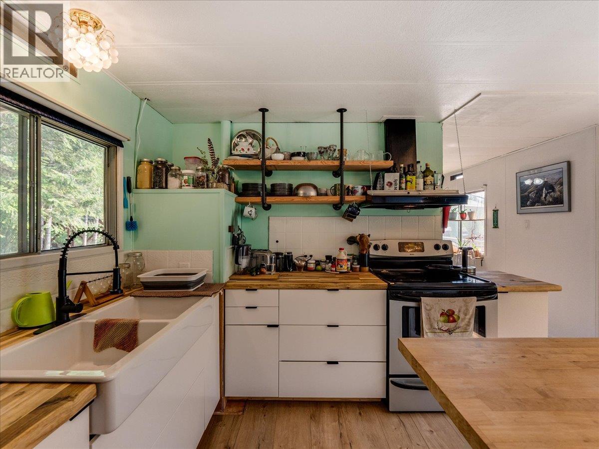 8864 Slocan  S Road, Slocan, British Columbia  V0G 2C0 - Photo 5 - 10397378