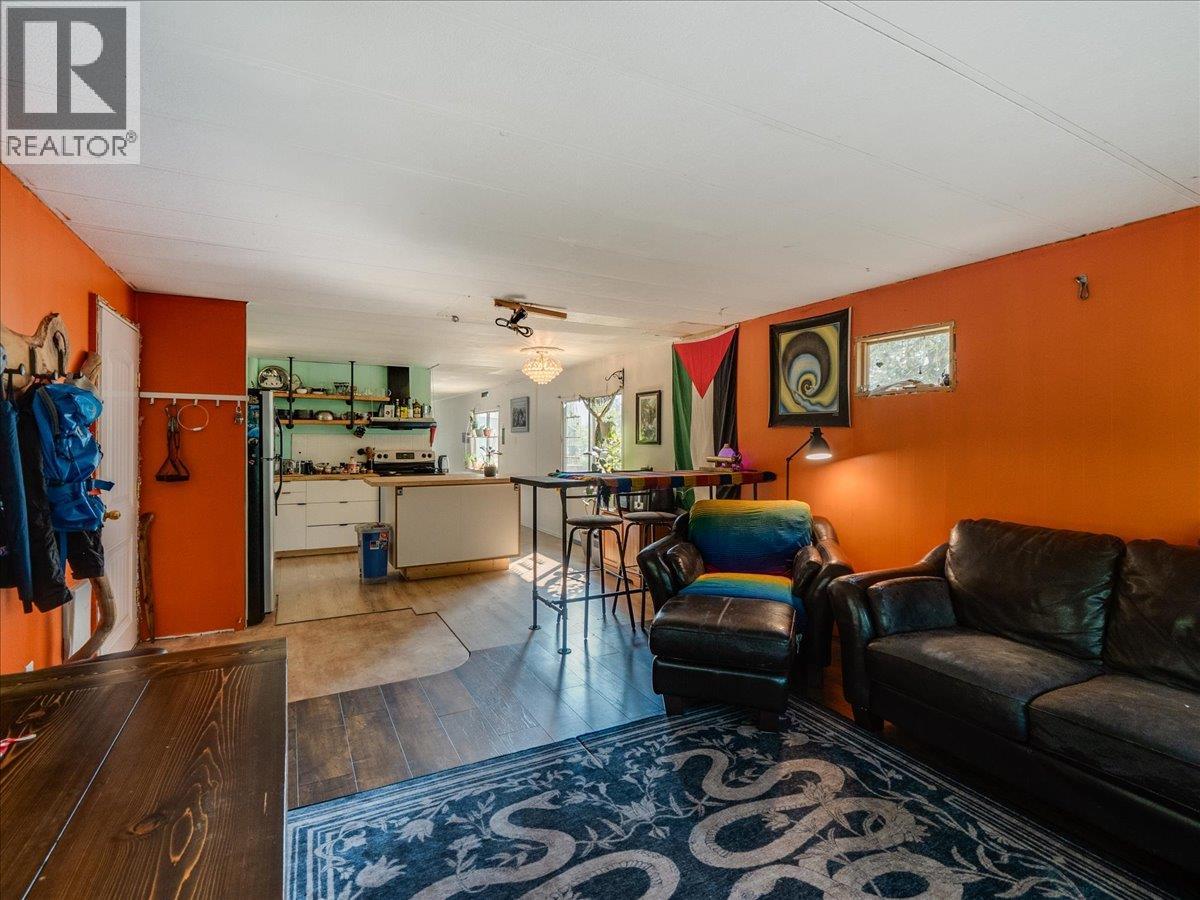 8864 Slocan  S Road, Slocan, British Columbia  V0G 2C0 - Photo 8 - 10397378