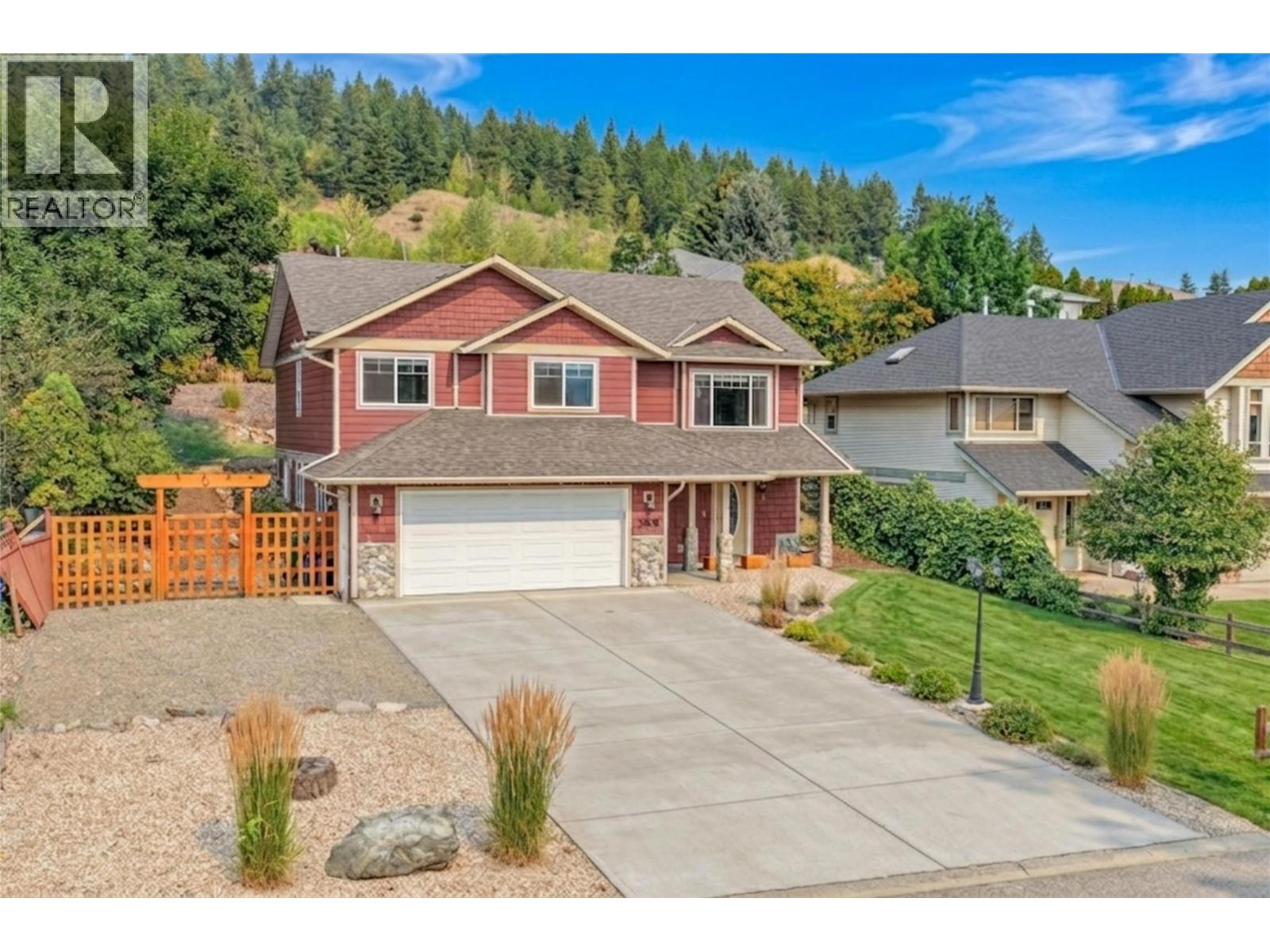 1808 Skyview Crescent, Lumby, British Columbia  V0E 2G0 - Photo 1 - 10396933