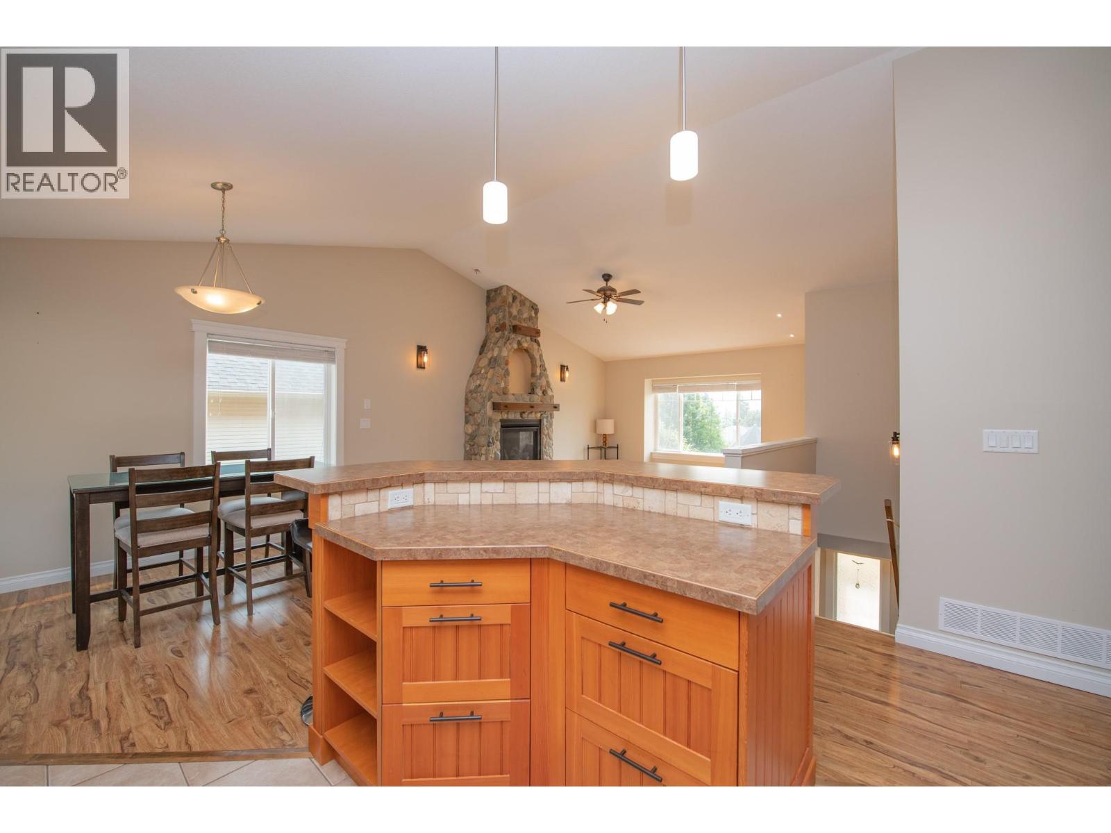 1808 Skyview Crescent, Lumby, British Columbia  V0E 2G0 - Photo 10 - 10396933