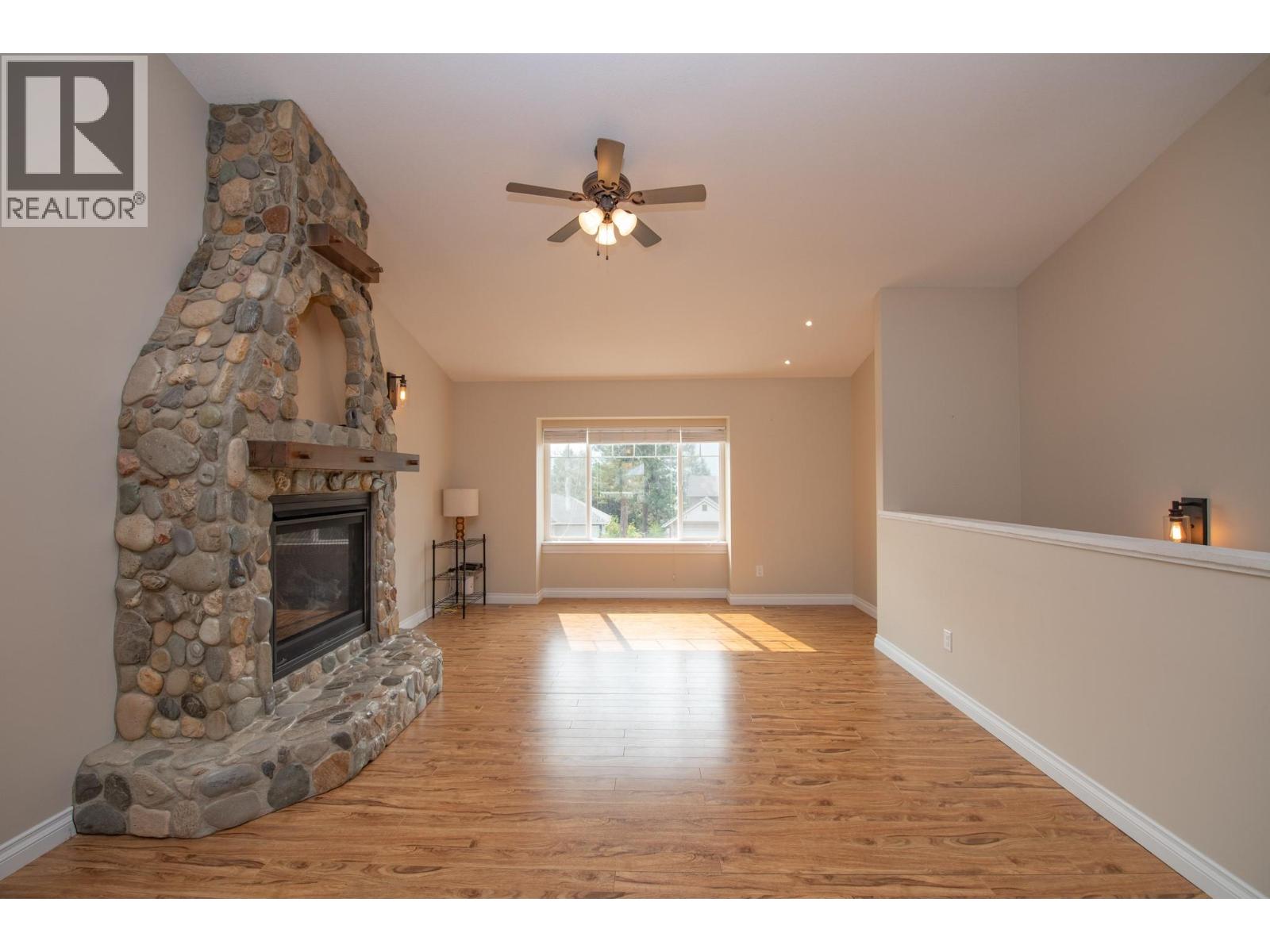 1808 Skyview Crescent, Lumby, British Columbia  V0E 2G0 - Photo 14 - 10396933