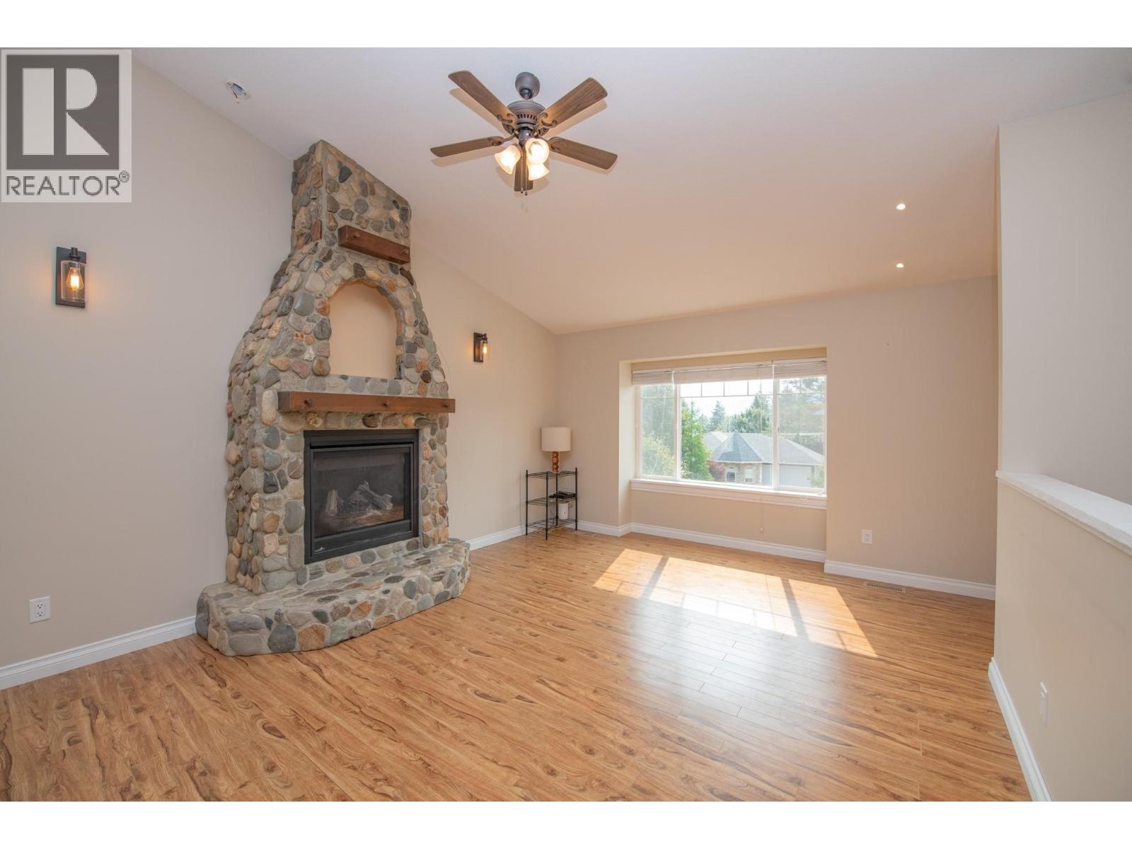 1808 Skyview Crescent, Lumby, British Columbia  V0E 2G0 - Photo 15 - 10396933