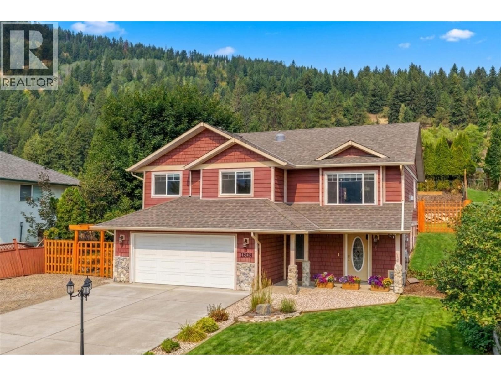 1808 Skyview Crescent, Lumby, British Columbia  V0E 2G0 - Photo 2 - 10396933