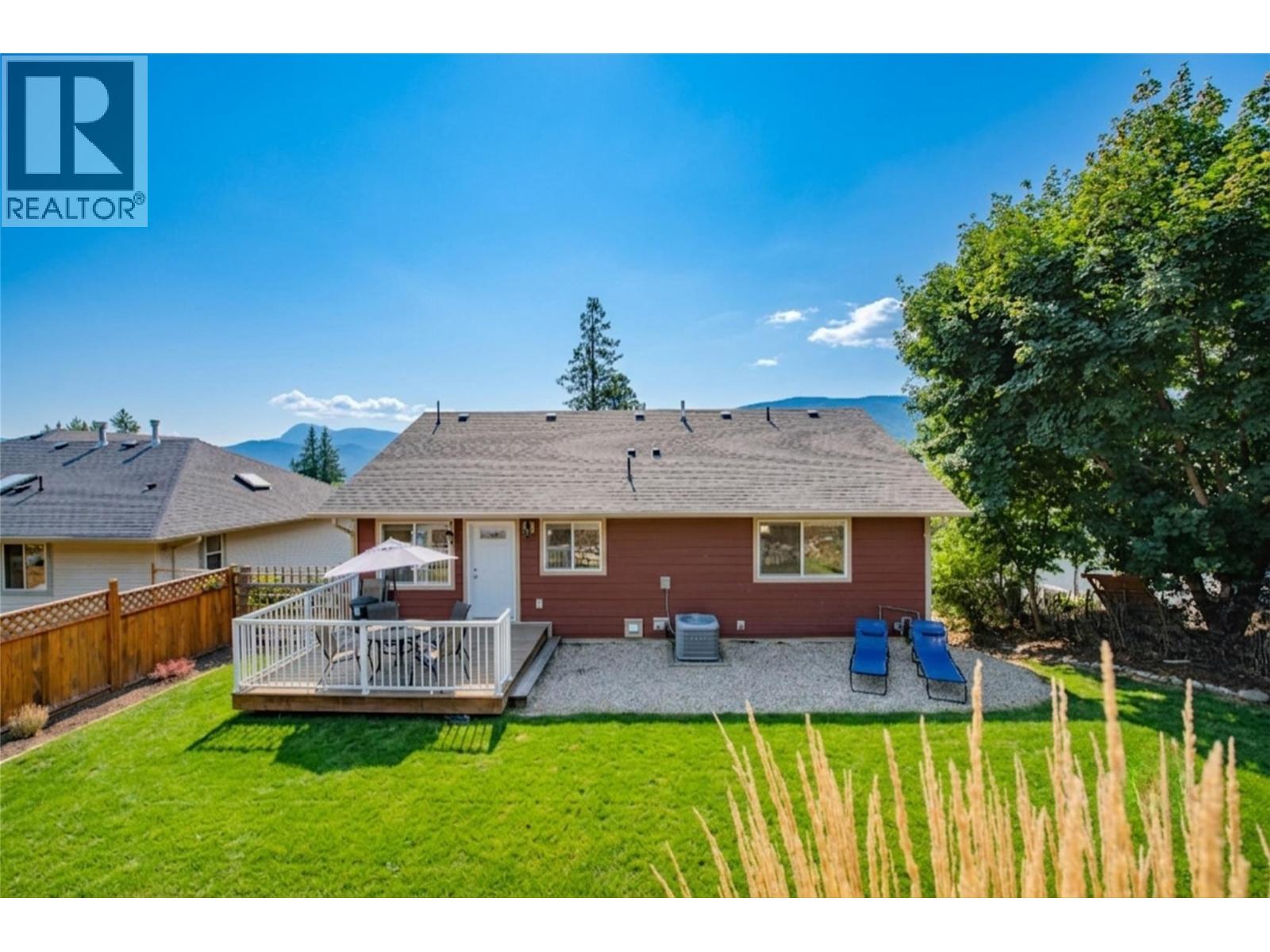 1808 Skyview Crescent, Lumby, British Columbia  V0E 2G0 - Photo 3 - 10396933