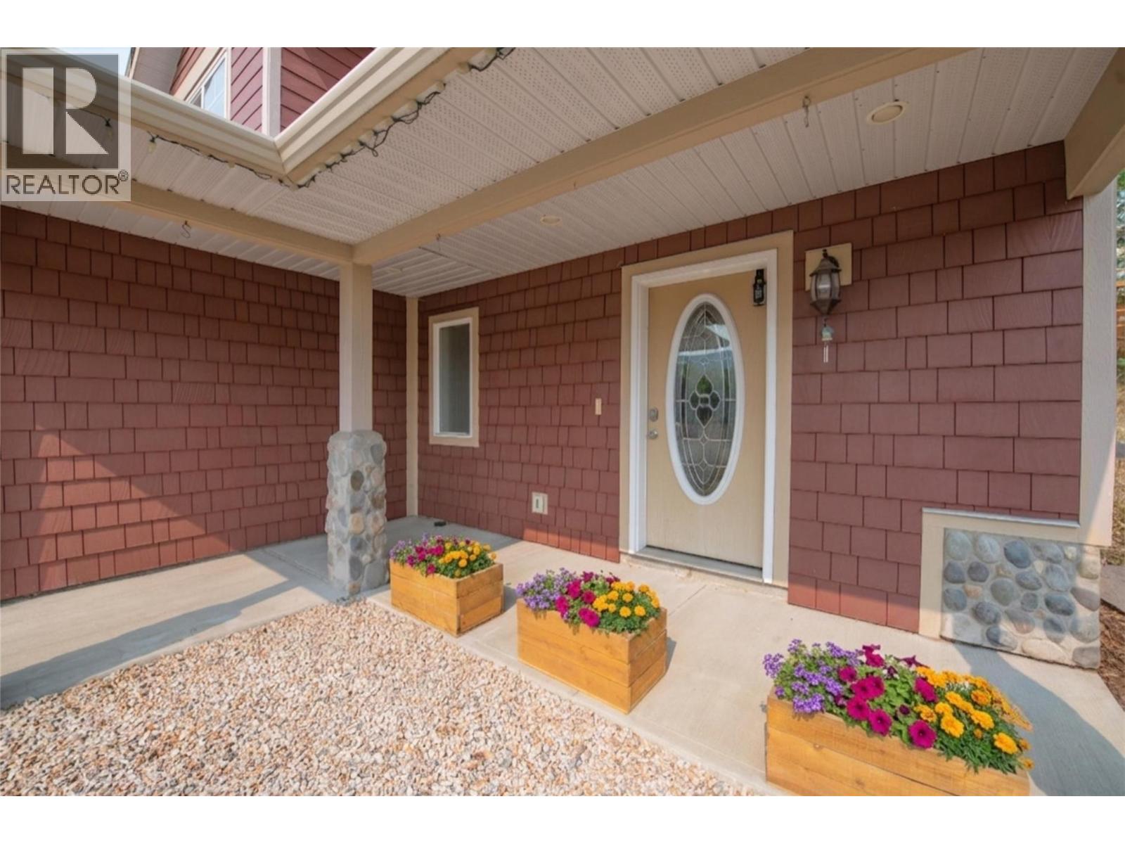 1808 Skyview Crescent, Lumby, British Columbia  V0E 2G0 - Photo 5 - 10396933