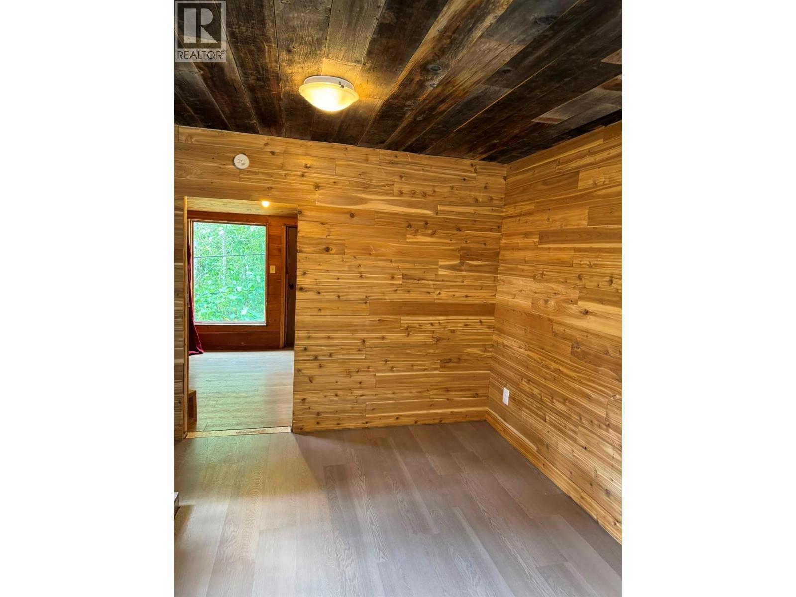 9052 6 Highway, Edgewood, British Columbia  V0G 1J0 - Photo 11 - 10397413