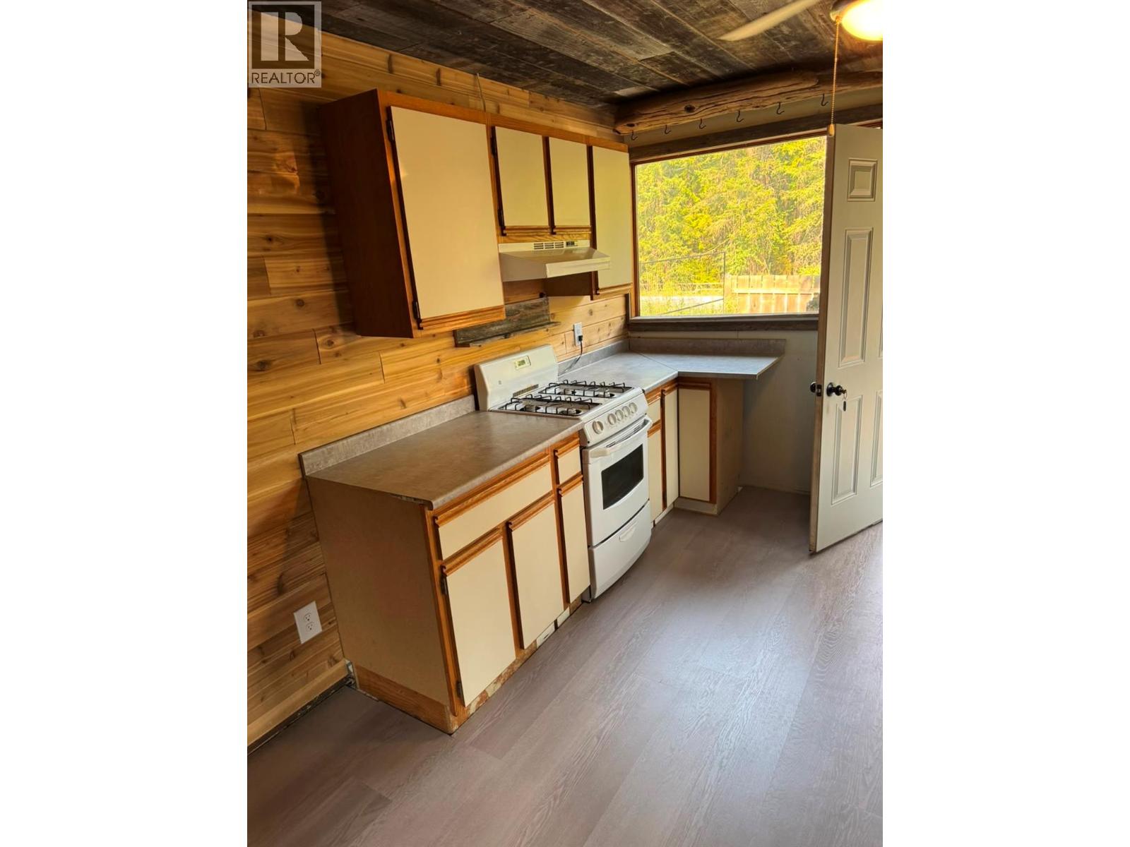 9052 6 Highway, Edgewood, British Columbia  V0G 1J0 - Photo 13 - 10397413
