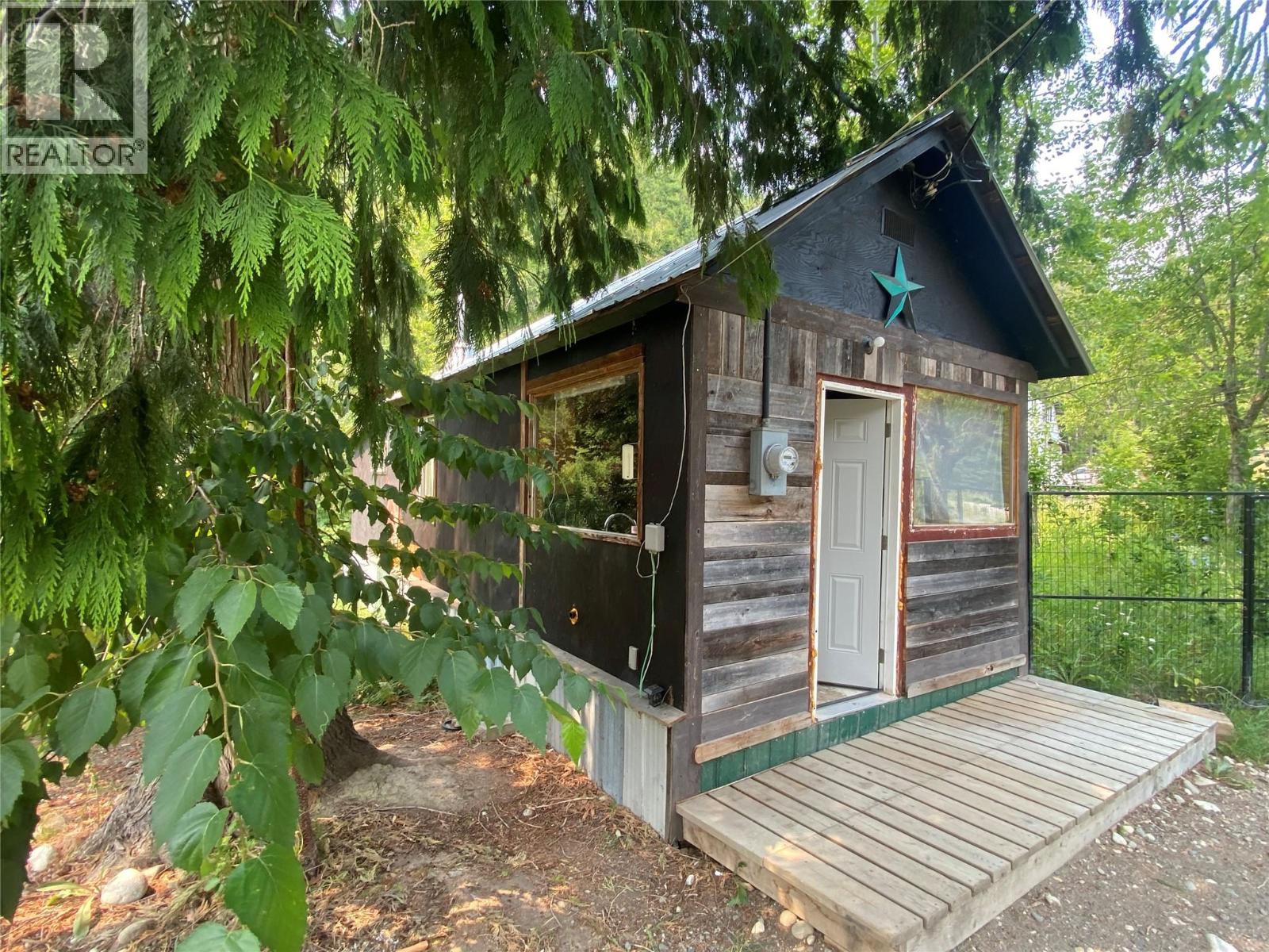 9052 6 Highway, Edgewood, British Columbia  V0G 1J0 - Photo 2 - 10397413