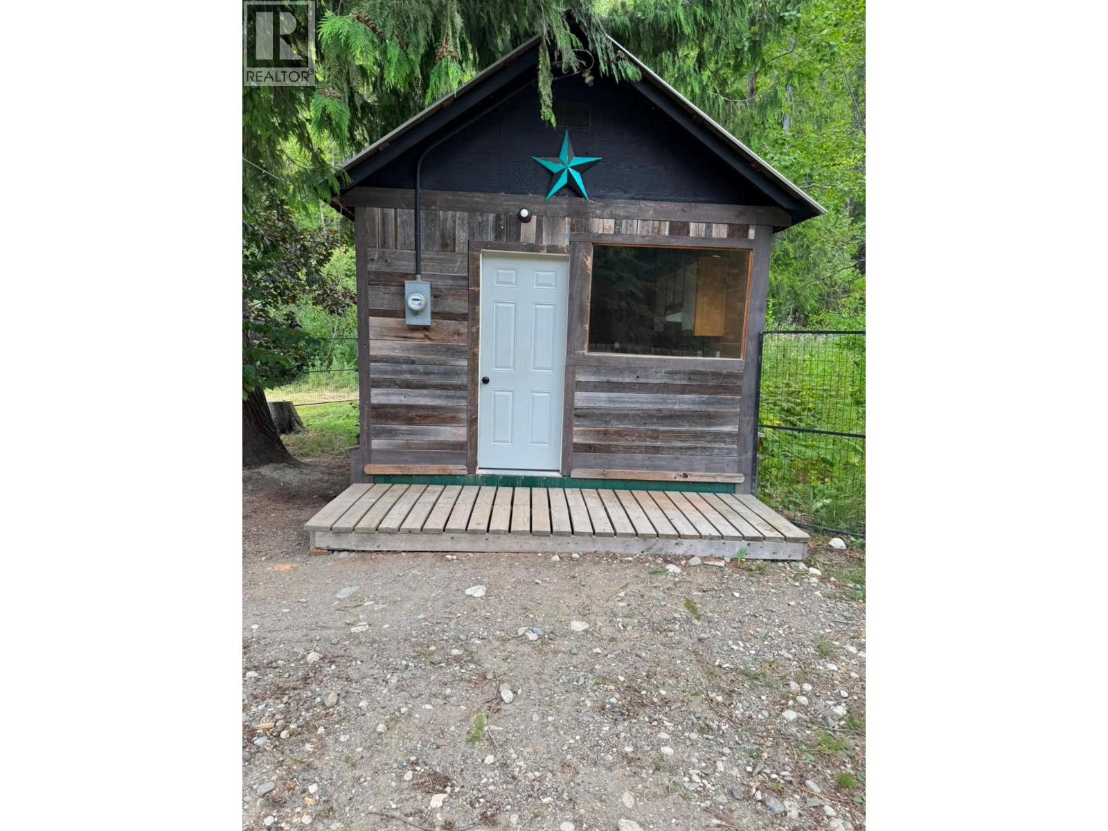 9052 6 Highway, Edgewood, British Columbia  V0G 1J0 - Photo 4 - 10397413