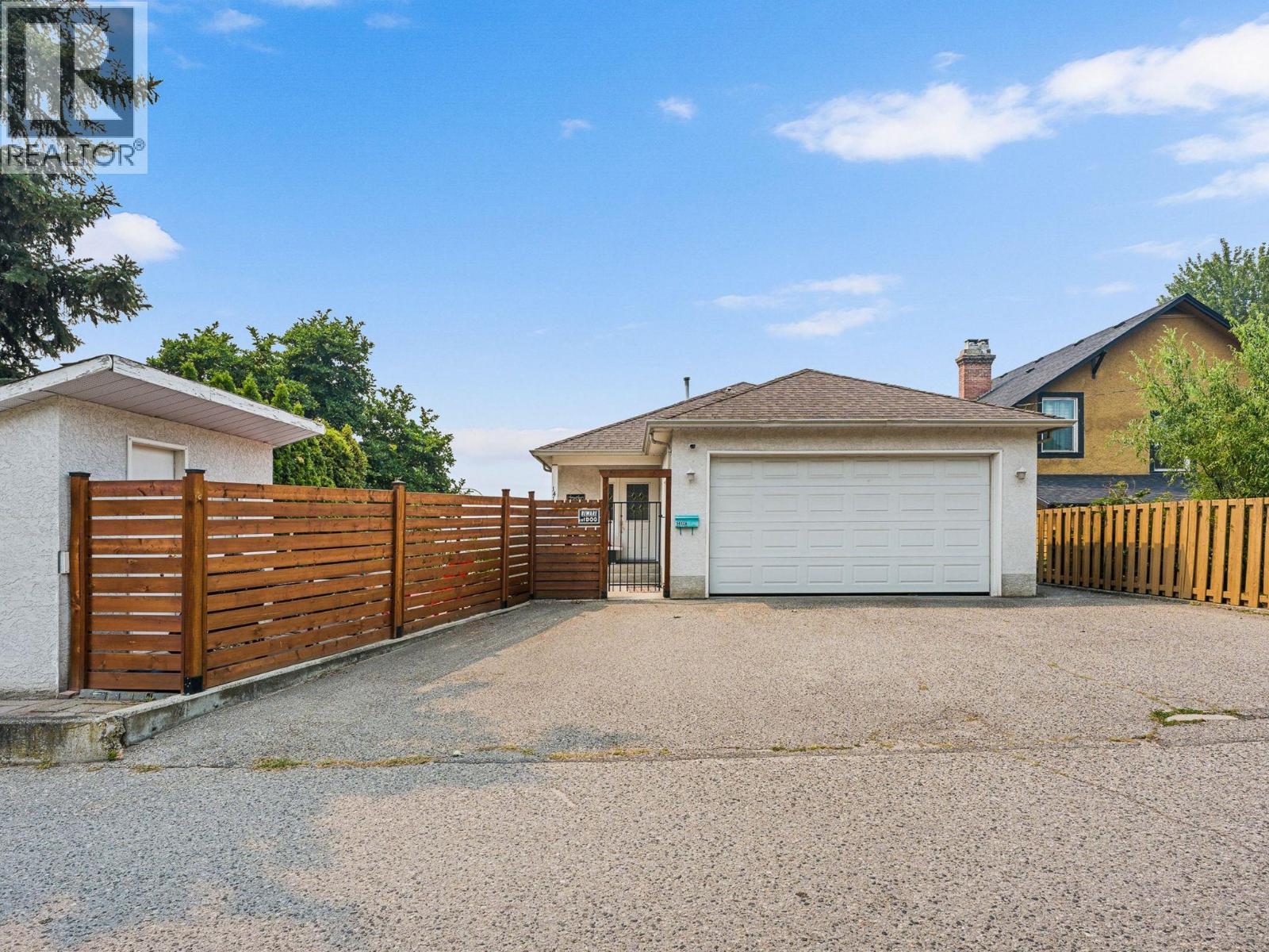 1412 Lawrence Avenue, Kelowna, British Columbia  V1Y 6M8 - Photo 2 - 10397354