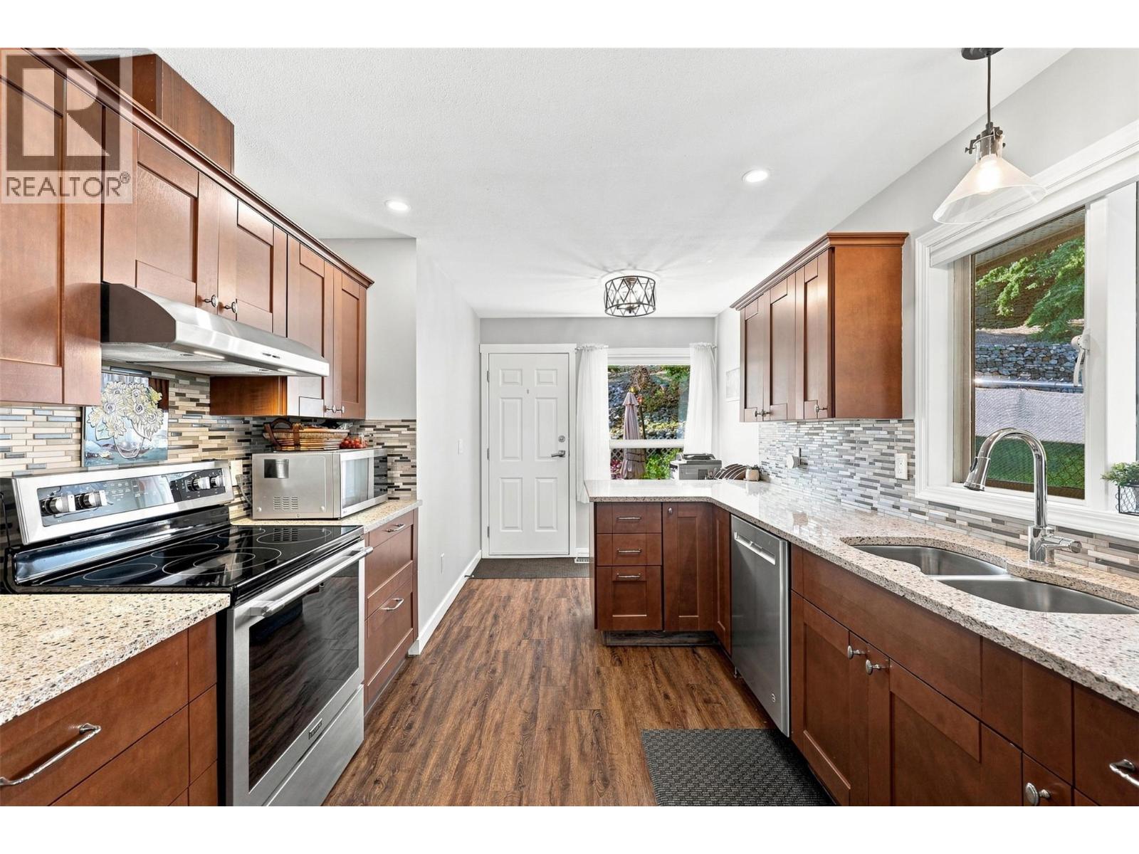 2020 Van Horne Drive Unit# 12, Kamloops, British Columbia  V1S 1G3 - Photo 11 - 10397463