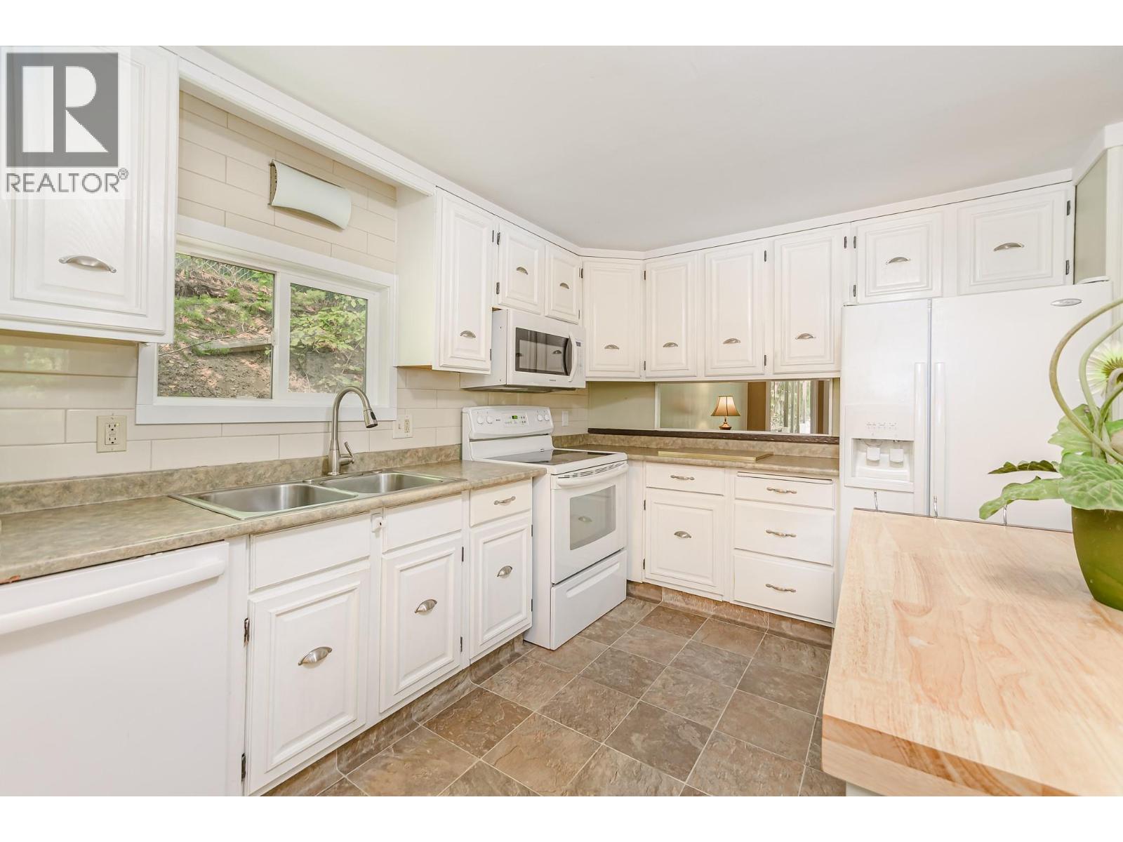 2036 Solsqua-Sicamous Road Unit# 8, Sicamous, British Columbia  V0E 2V4 - Photo 3 - 10397429