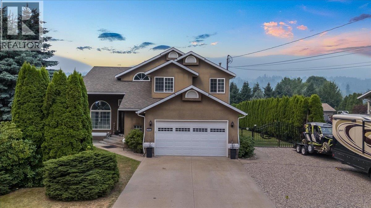 1021 Bridgeview Crescent, Castlegar, British Columbia  V1N 4K9 - Photo 2 - 10397456