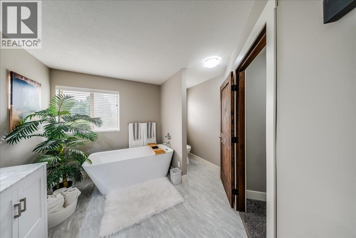 1021 Bridgeview Crescent, Castlegar, British Columbia  V1N 4K9 - Photo 28 - 10397456