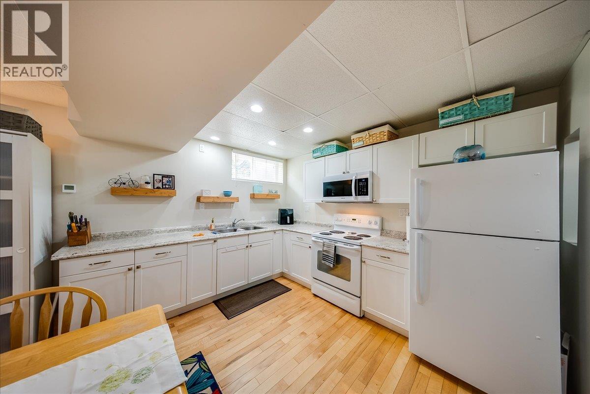 1021 Bridgeview Crescent, Castlegar, British Columbia  V1N 4K9 - Photo 41 - 10397456